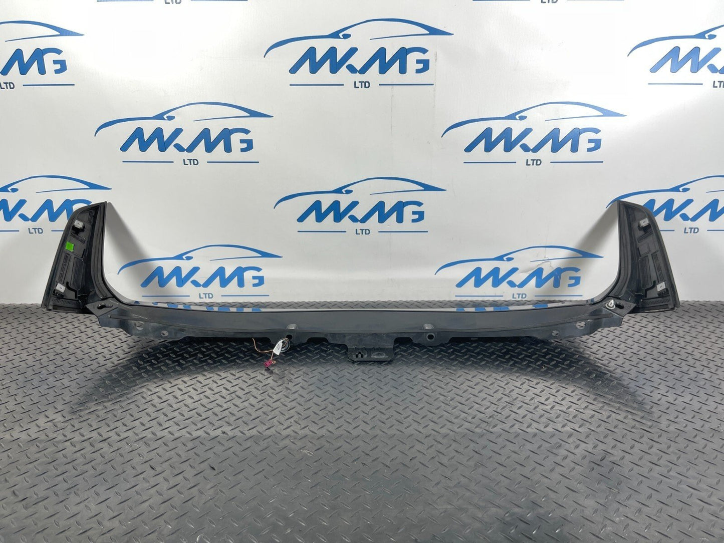 BMW X1 F48 Genuine Rear Tailgate Boot Lid Spoiler Bracket in Black 7360536