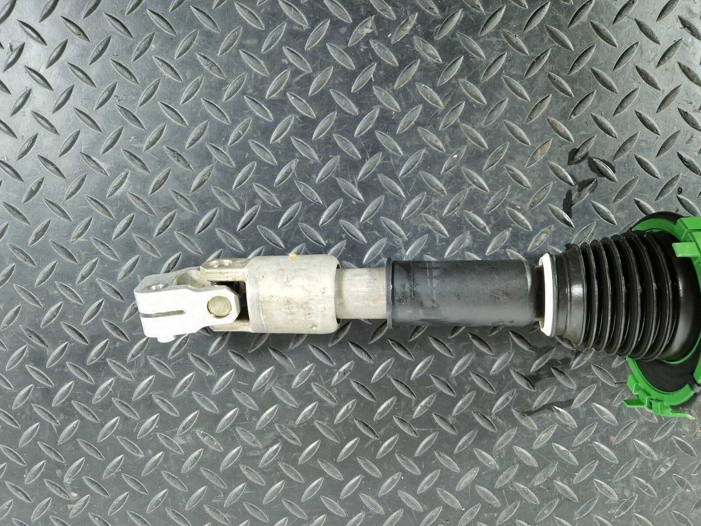 14-21 MERCEDES BENZ C220d W205 STEERING COLUMN SPINDLE SHAFT JOINT A2054620378