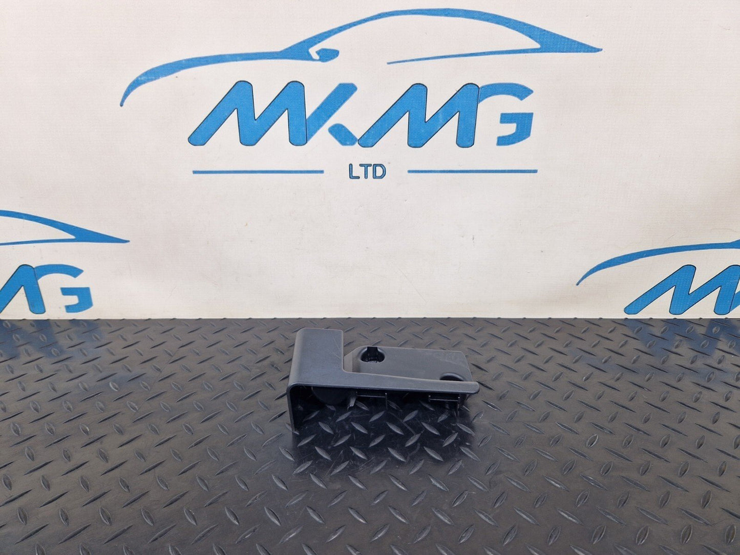 18-ON MERCEDES BENZ A CLASS W177 TRUNK HITCH MOUNTING LEFT SIDE A1776801700