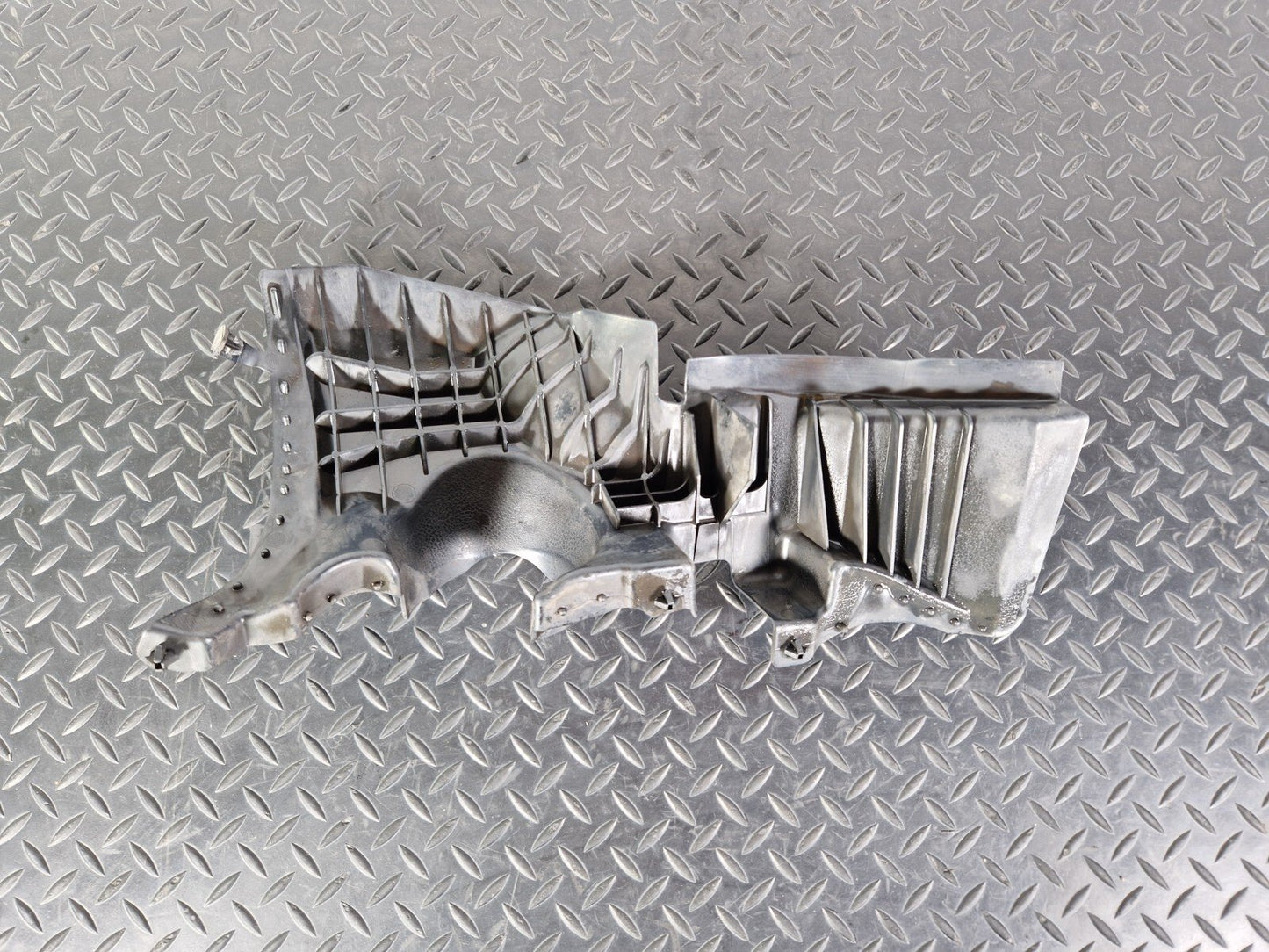 18-ON MERCEDES A CLASS W177 OEM UNDERBODY ENGINE TRAY TRIM COVER A2475240000
