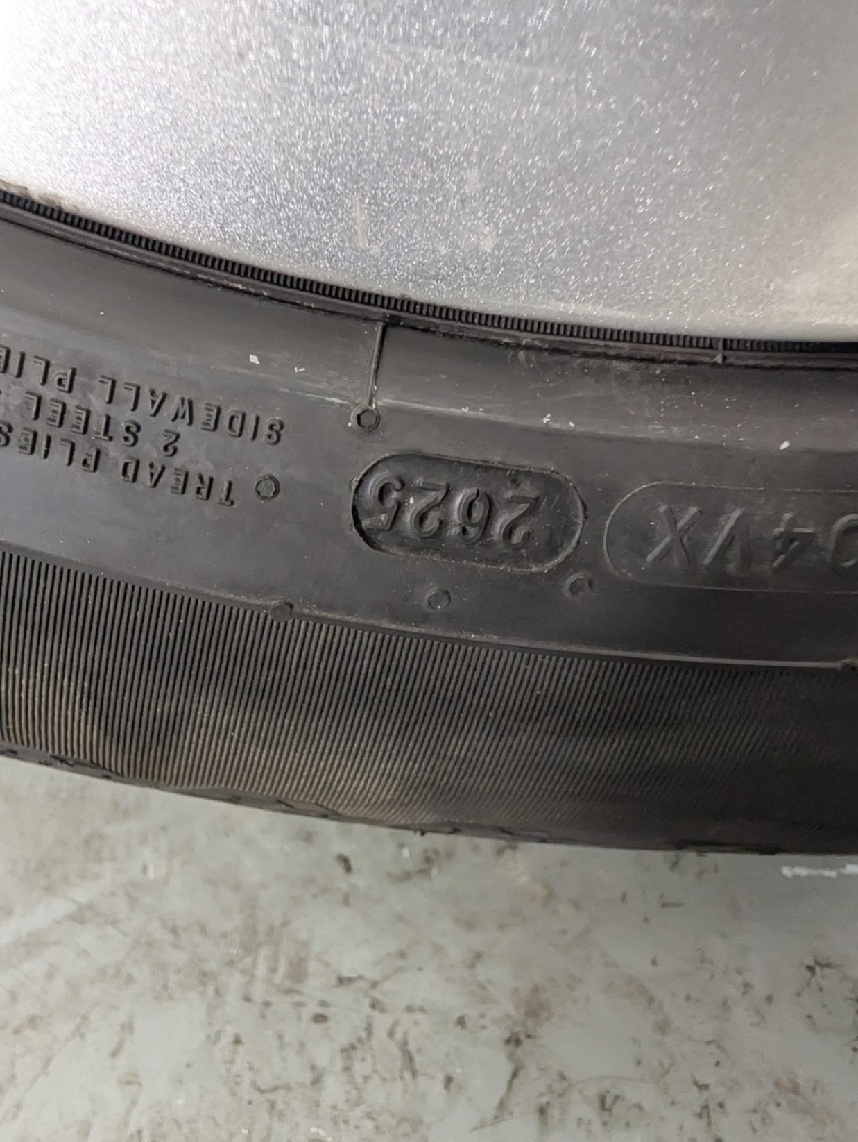 Land Rover Defender L663 OEM 20" Alloy Wheel with Tyre 7mm 255/60/20 L8B21007GB