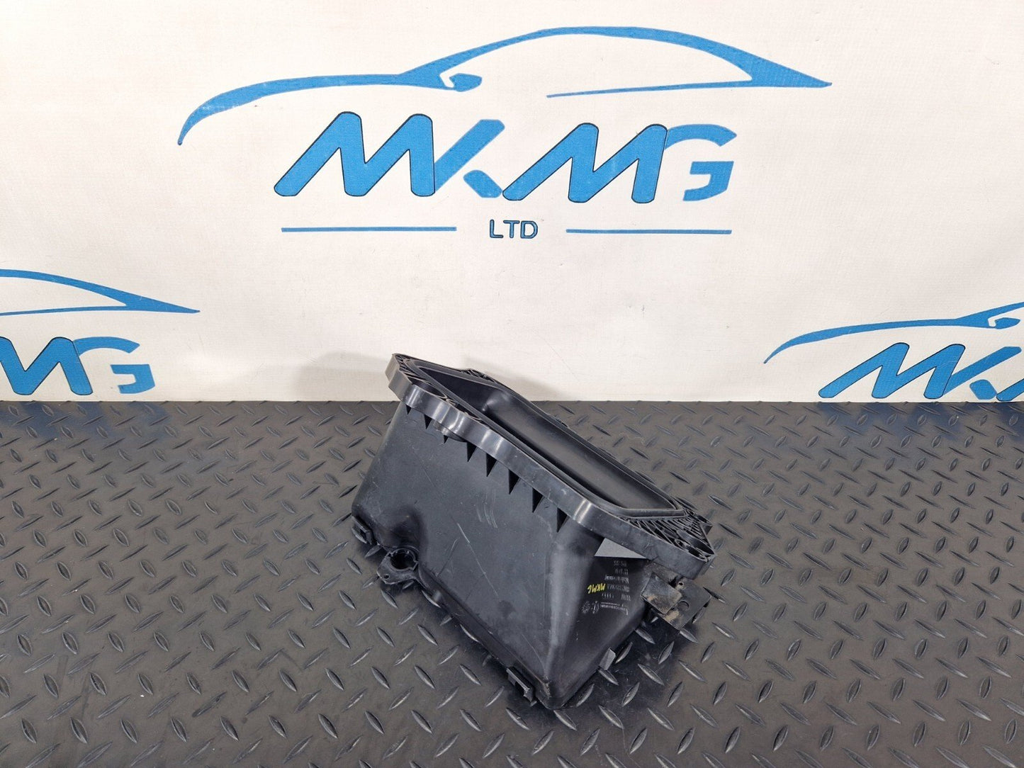 16-19 AUDI A4 B9 GENUINE OEM FRONT AIR INTAKE DUCT VENT 8W2819904A
