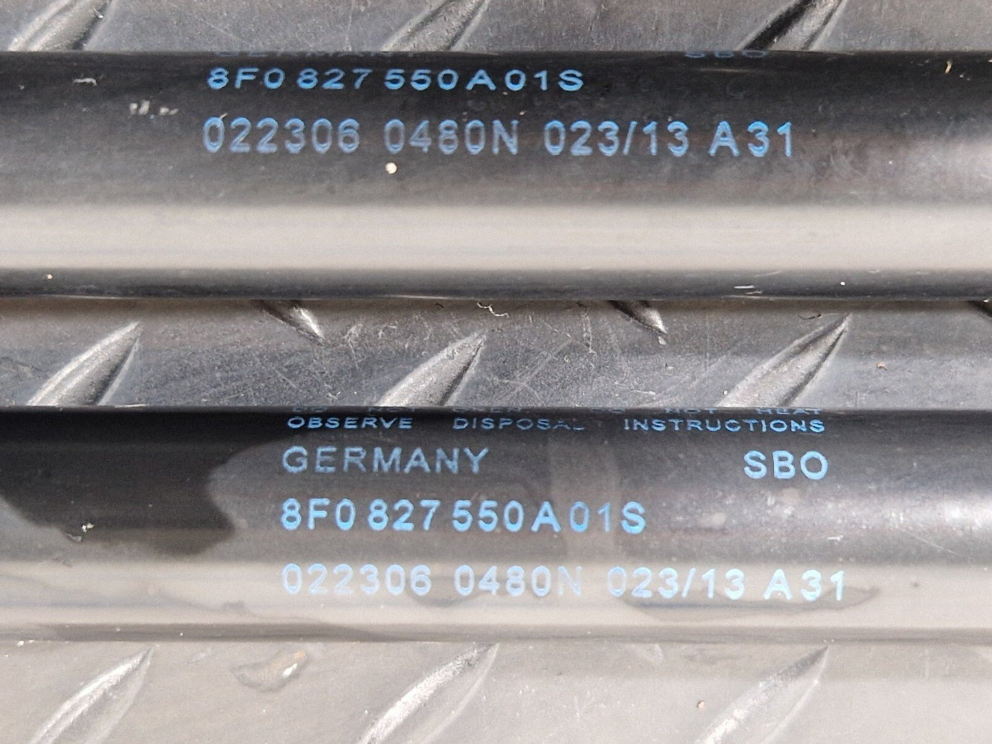 12-17 AUDI S5 CONVERTIBLE PAIR OF REAR TAILGATE BOOT LID GAS STRUTS 8F0827550A