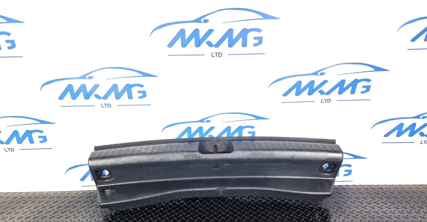 14-20 MERCEDES BENZ GLA 200 X156 TAILGATE COVER TRIM RIGHT A1567402000