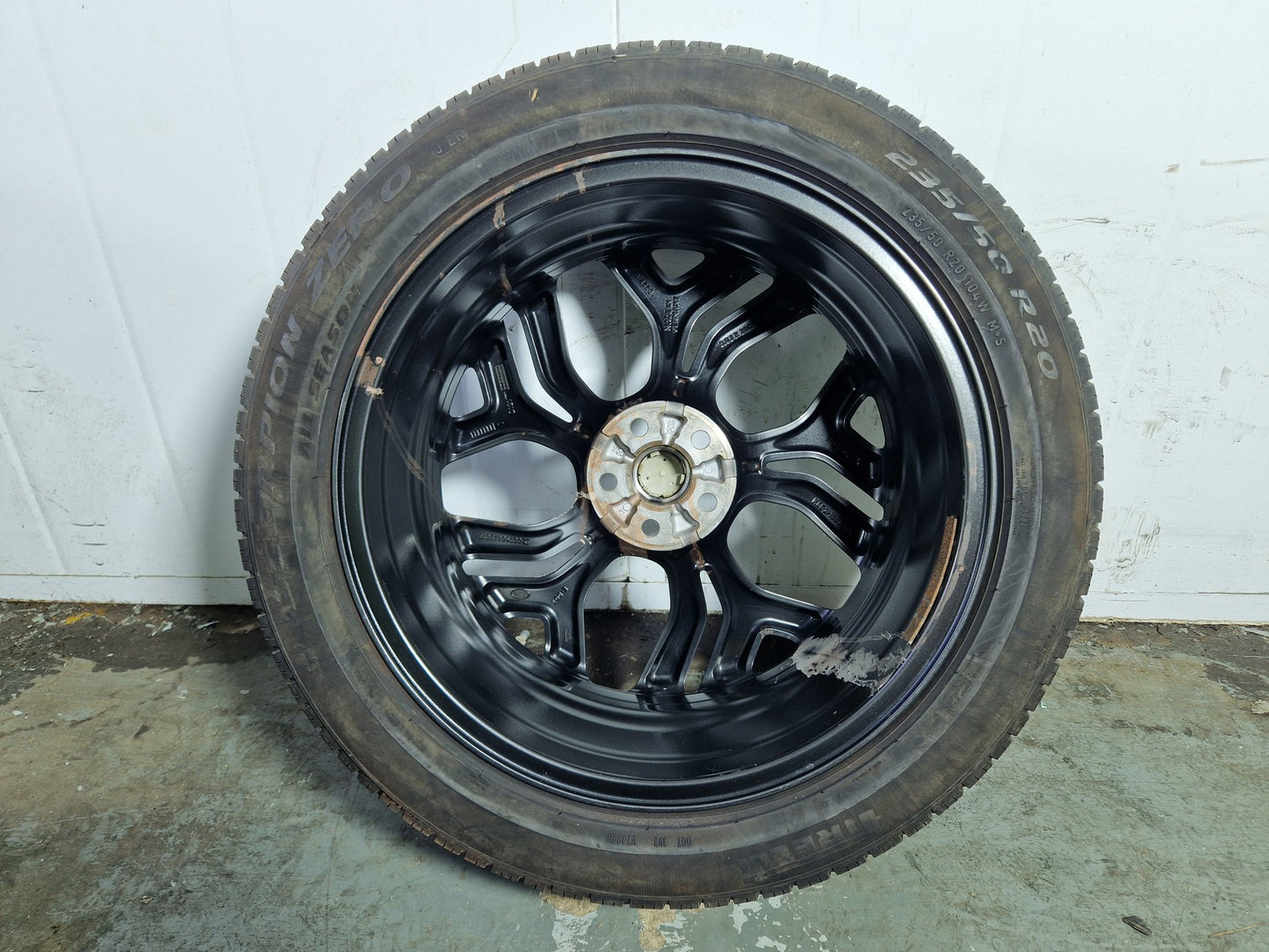 Land Rover Evoque 20" Alloy Wheel with Tyre 235/50/20 ~6mm K8D2-1007-HA