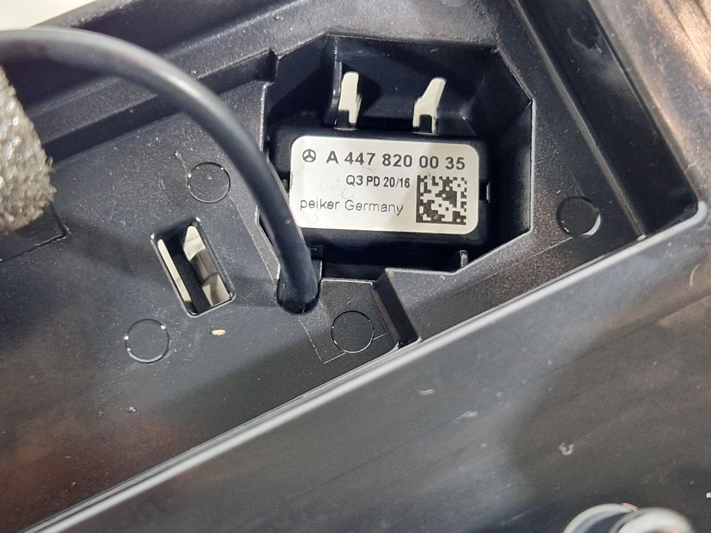 14-23 MERCEDES BENZ VITO W447 OEM FRONT INTERIOR ROOF LIGHT A4479006900
