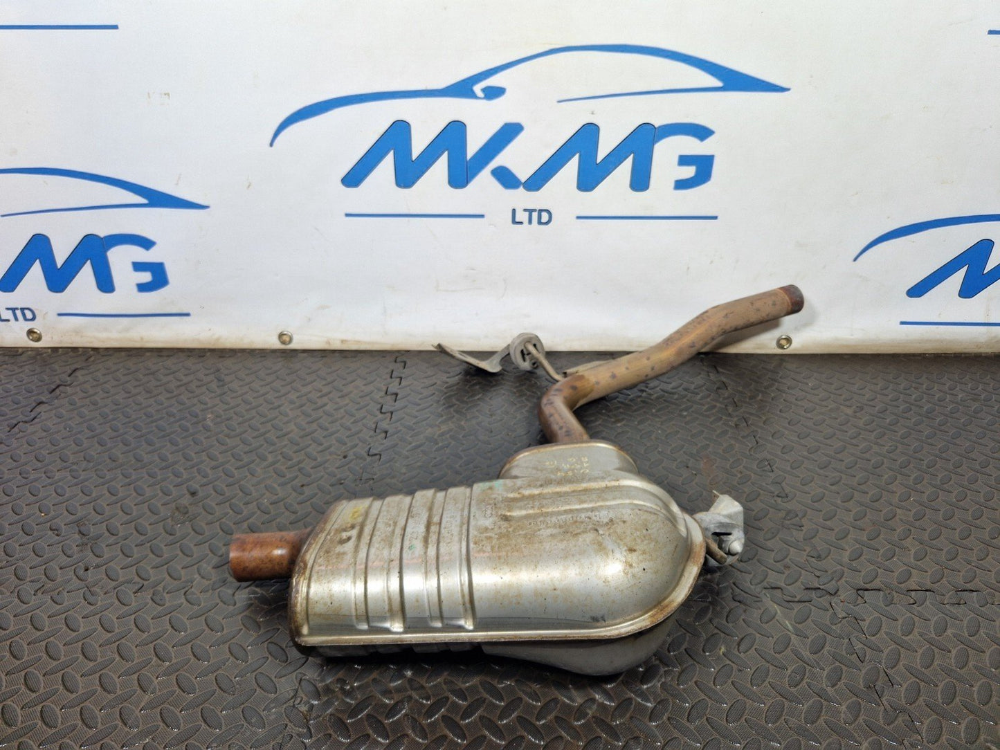 16-19 AUDI A4 B9 GENUINE EXHAUST BACKBOX SILENCER 8W0253411P