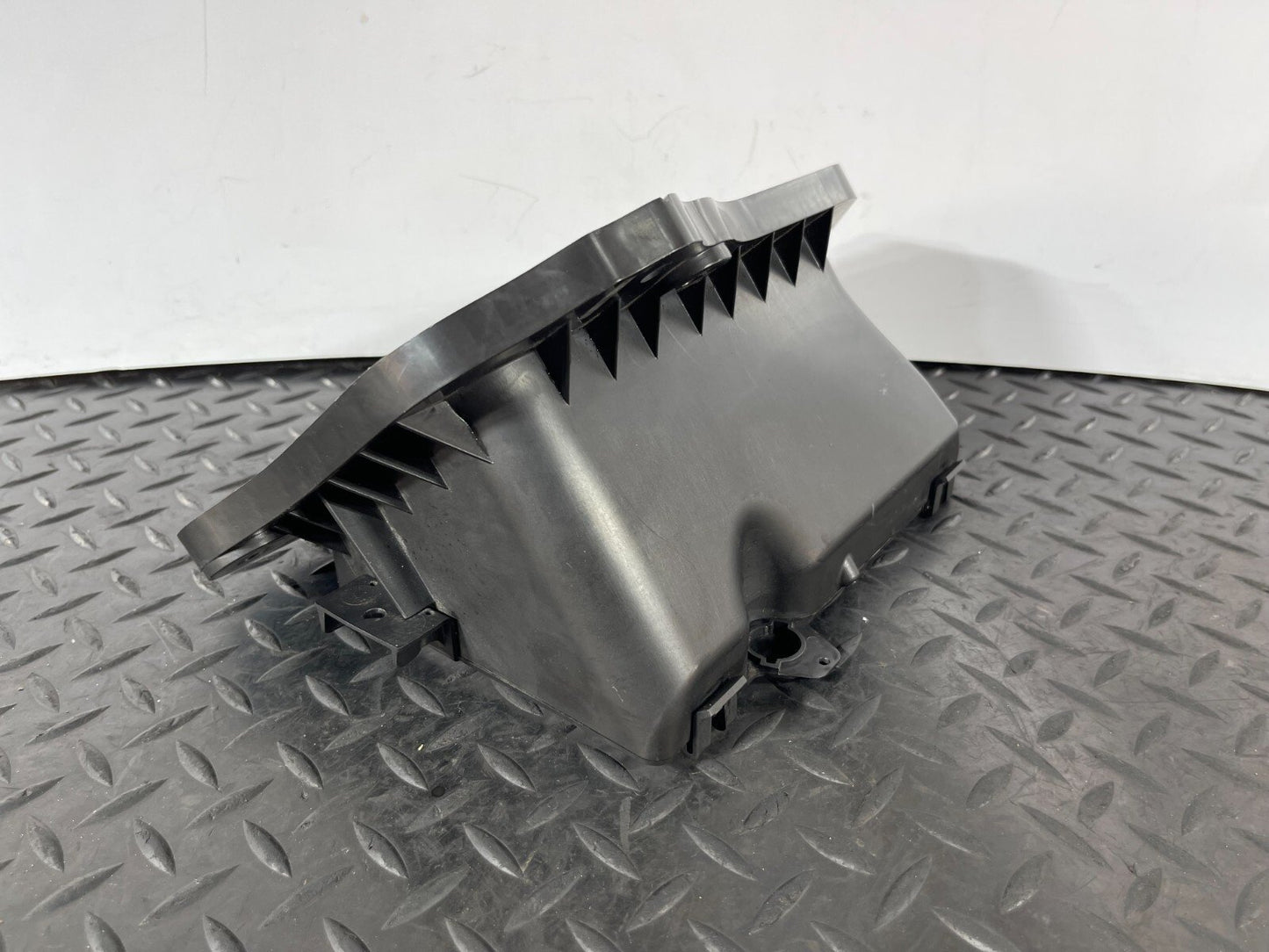 16-19 AUDI A4 B9 SALOON GENUINE FRONT AIR INTAKE DUCT VENT 8W2819904A