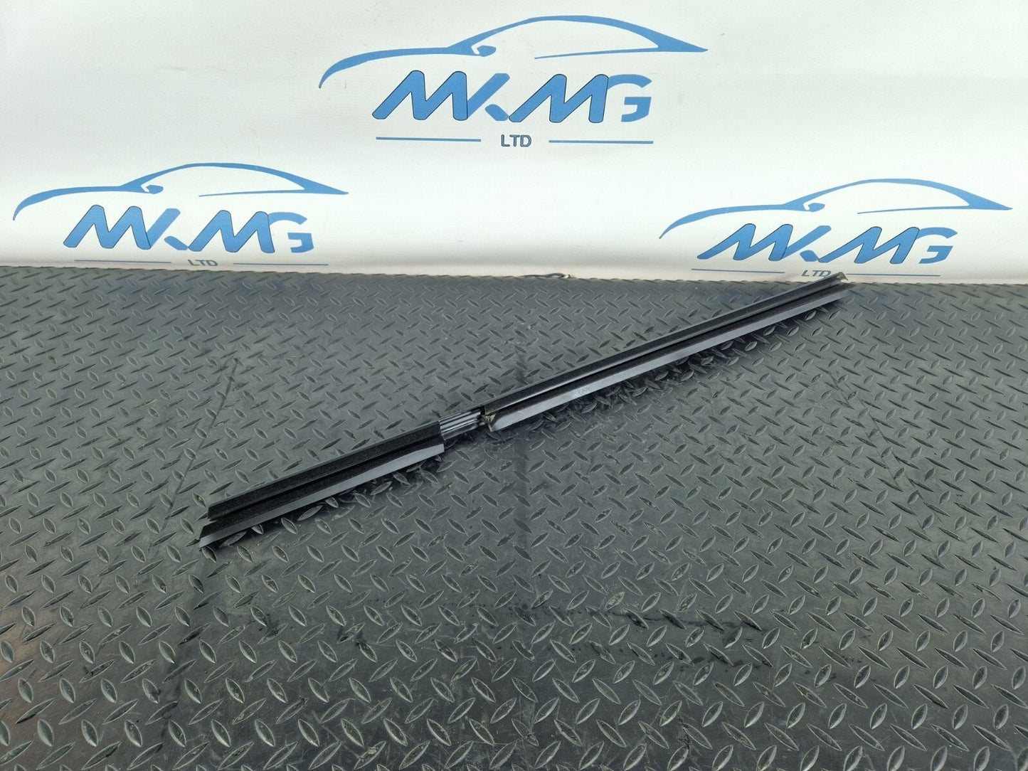 OEM MERCEDES C CLASS W205 REAR LEFT WINDOW SEALING RAIL DOOR STRIP A2057350365