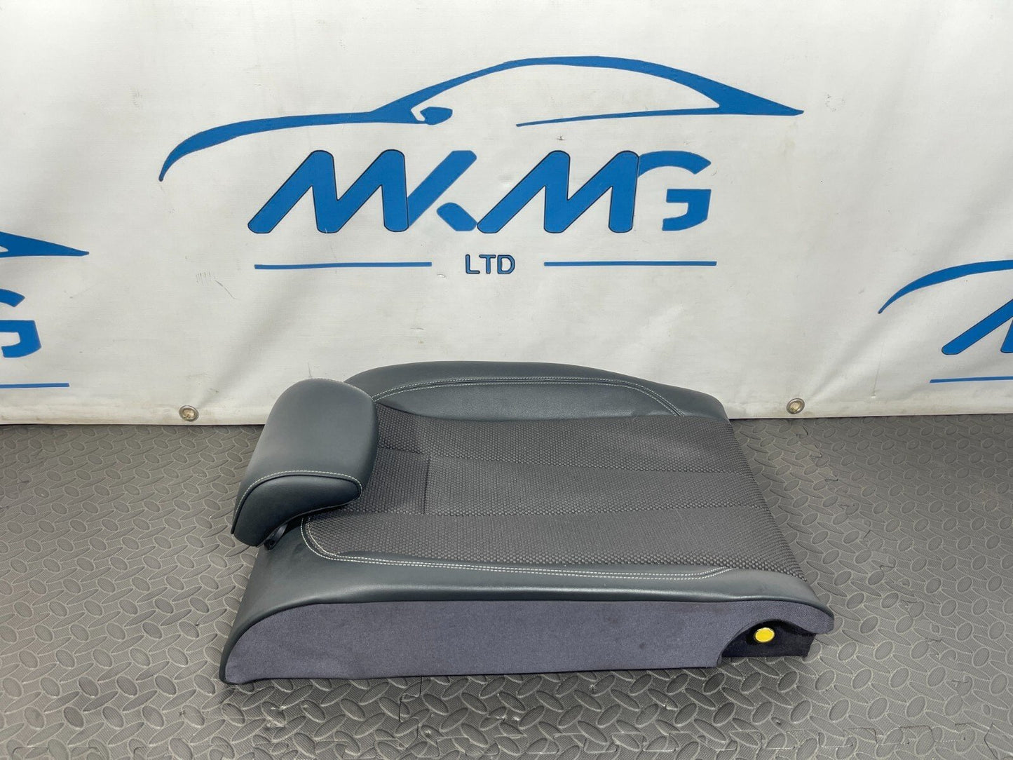 16-19 AUDI A4 B9 S-LINE REAR PASSENGER SIDE HALF LEATHER BACKREST SEAT IN BLACK