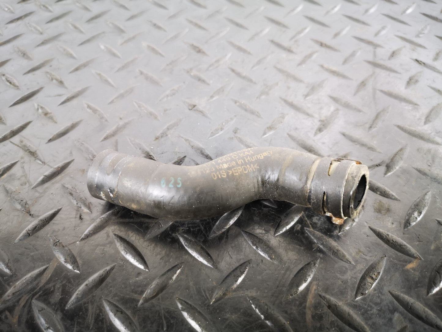 16-19 AUDI A4 B9 S-LINE GENUINE V6 3.0TDI CSW ENGINE COOLANT HOSE 8W0121449C