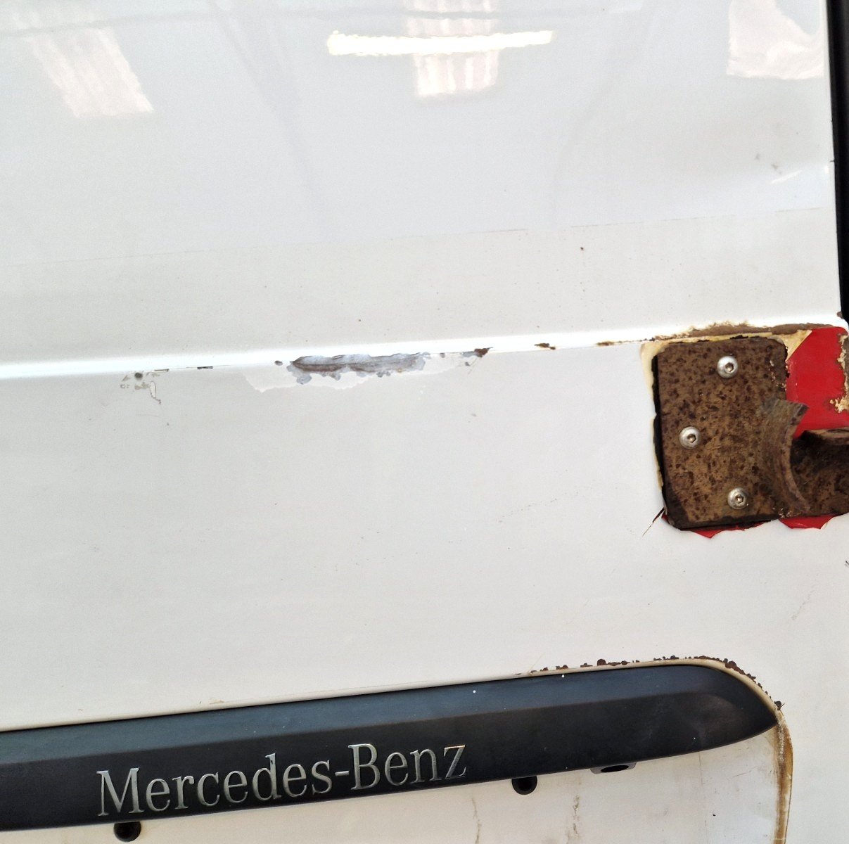 14-23 MERCEDES VITO W447 REAR LEFT N/S/R COMPLETE DOOR IN WHITE (DENTED)