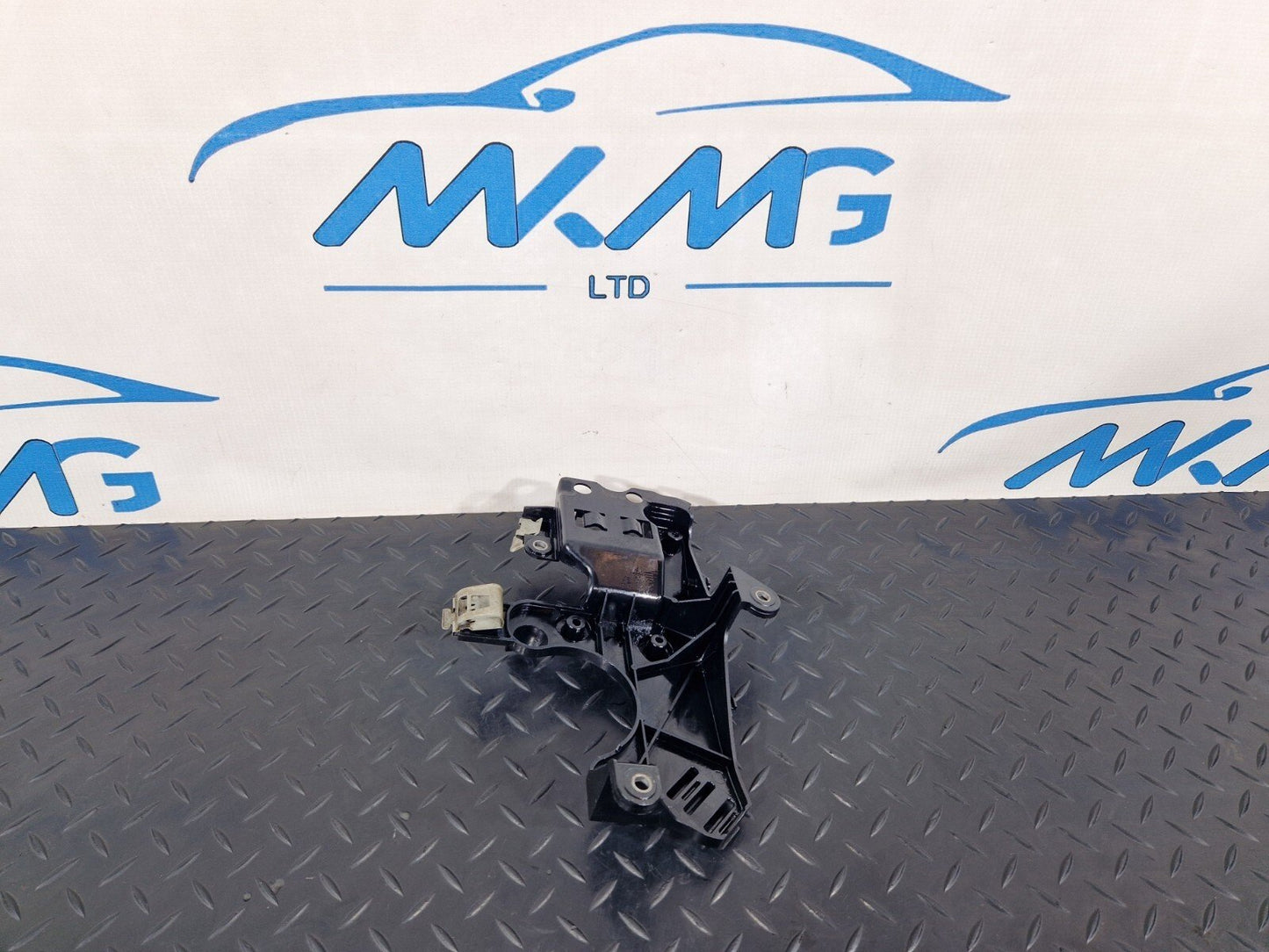 19-ON MERCEDES BENZ B CLASS W247 SUPPORT MOUNT HOLDER BRACKET A6541425400
