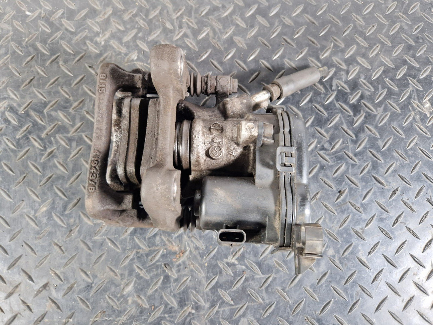 14-20 MERCEDES BENZ GLA X156 REAR LEFT SIDE BRAKE CALIPER A2464232398