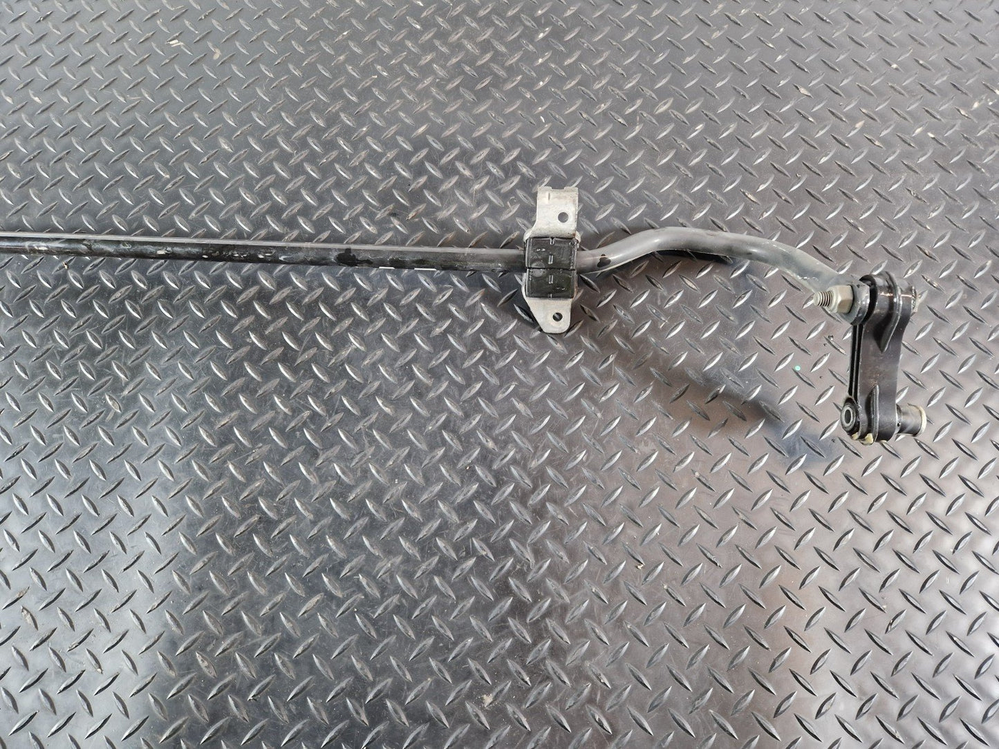 19-ON MERCEDES BENZ B CLASS W247 FRONT ANTI ROLL BAR SWAY BAR A2473200511