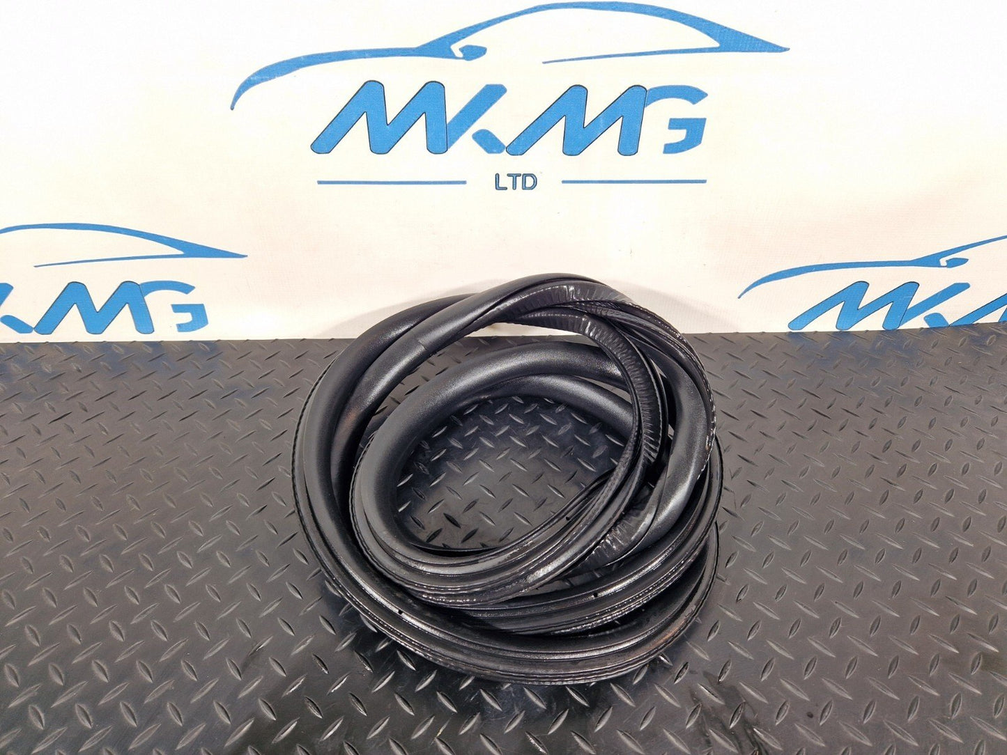19-ON MERCEDES CLA C118 FRONT LEFT DOOR RUBBER SEAL A1186920500