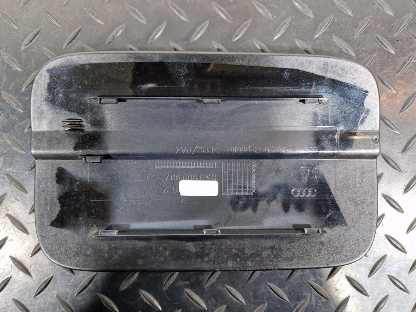 AUDI Unknown Part Type 8W0809907