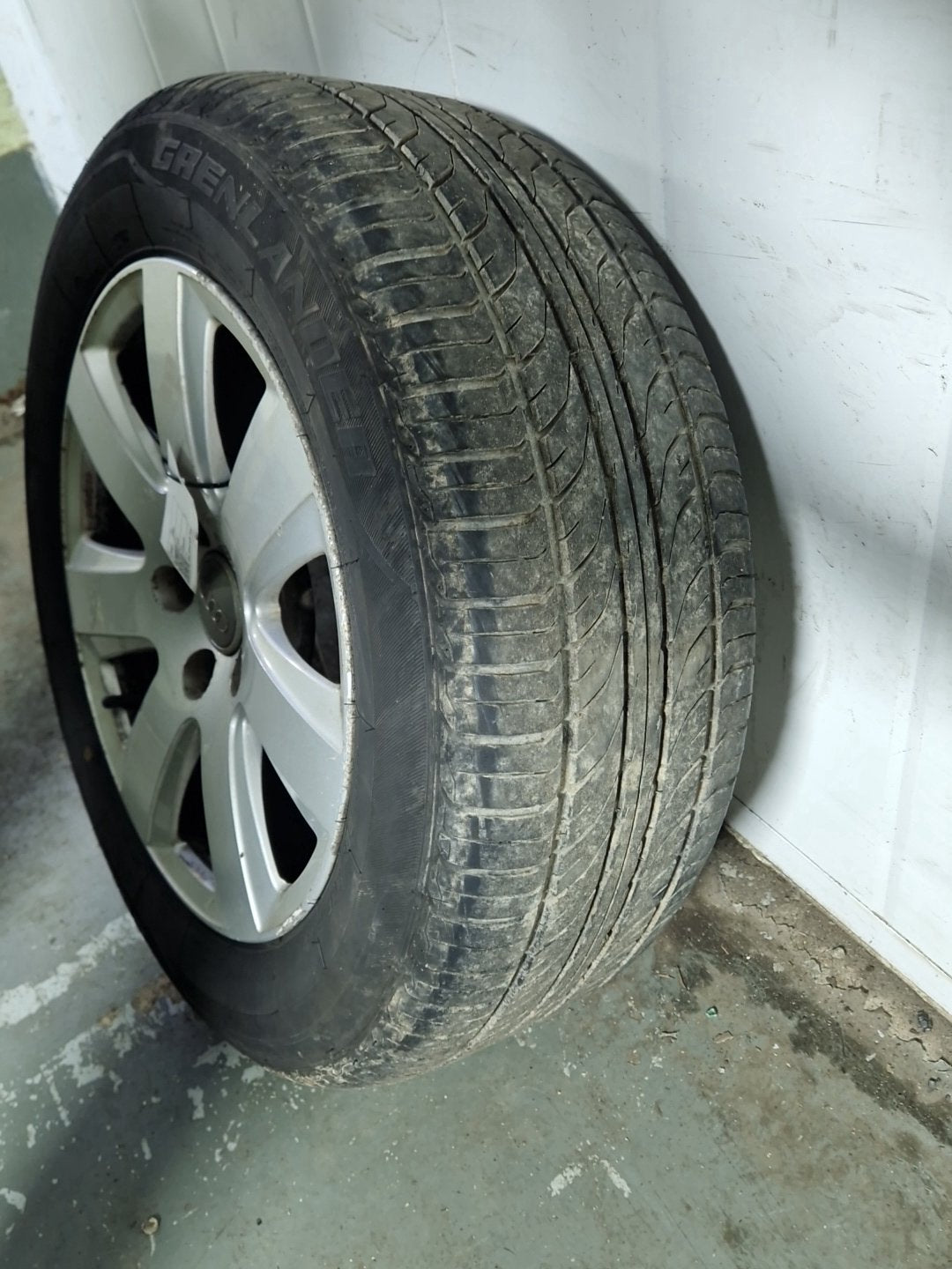 Audi A6 Quattro MK3 (4F)(C6) Alloy Wheel with Tyre 225/55/16 ~5mm 4F0601025AJ