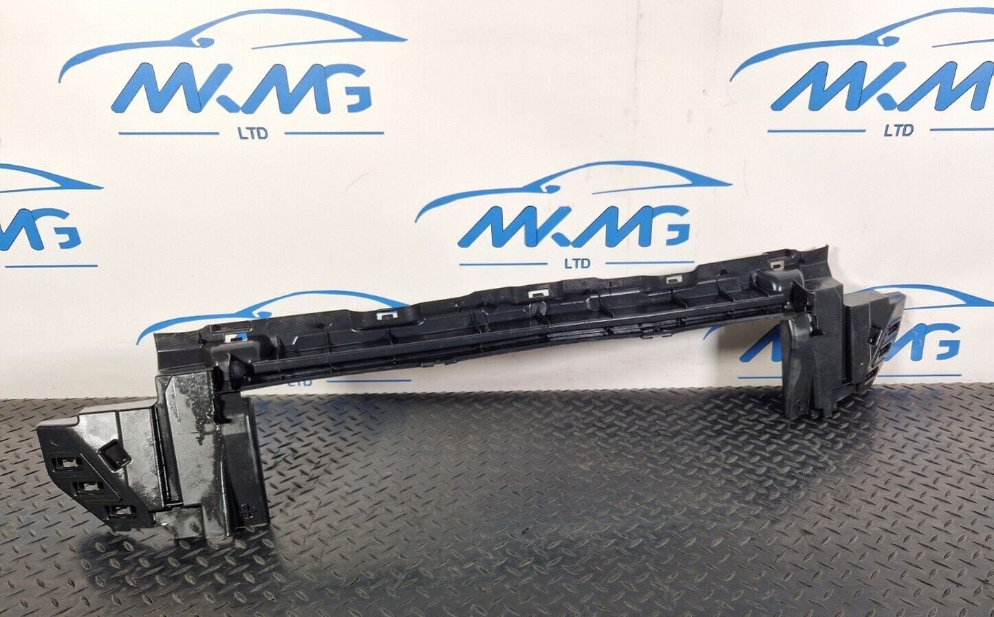 Mercedes-Benz GLA X156 Front Centre Bumper Trim Bracket A1568854422