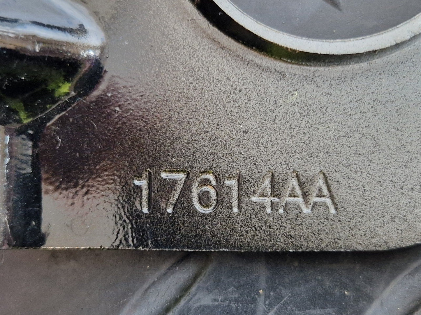 19-ON RANGE ROVER EVOQUE L551 GENUINE FRONT LEFT WING FENDER BRACKET 17614AA