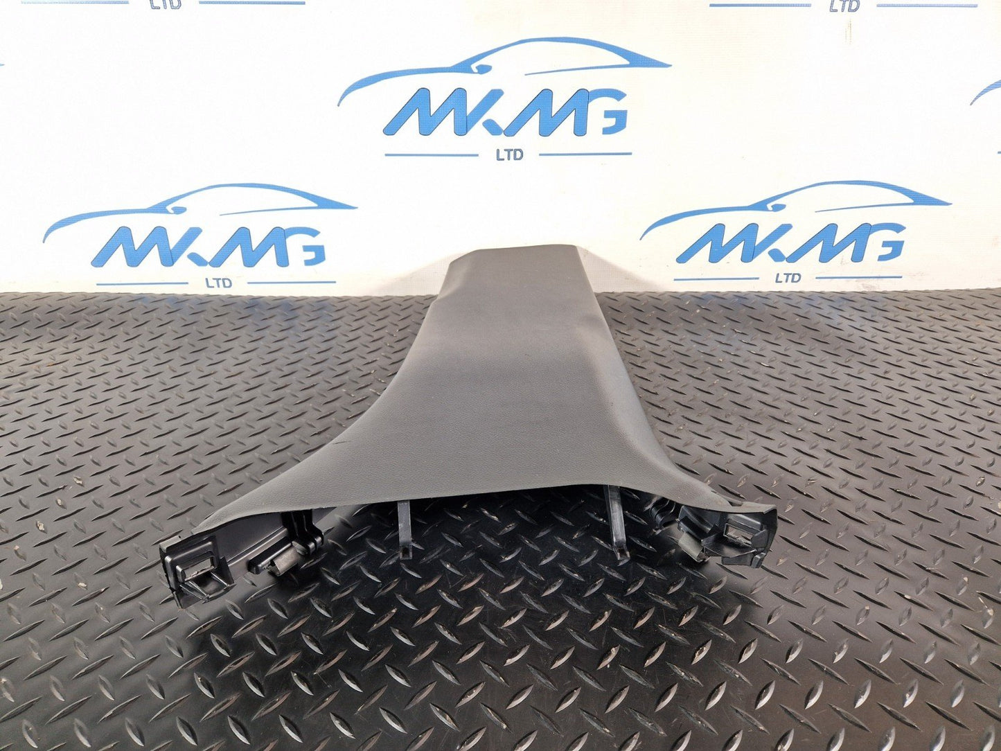 11-19 MERCEDES BENZ ML W166 GENUINE RIGHT LOWER B PILLAR TRIM A1666902625