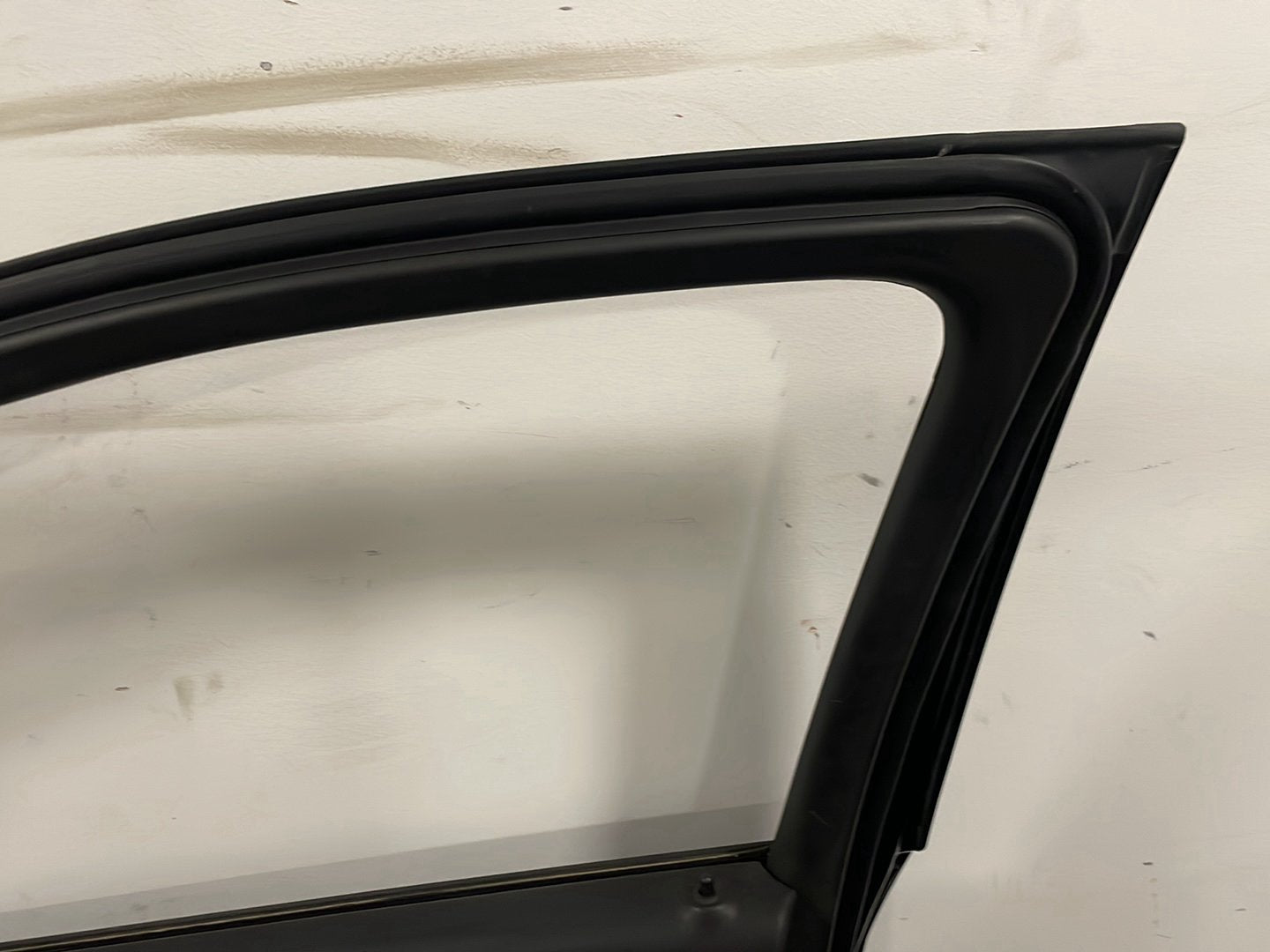 Vauxhall Mokka MK1 (G1U0) SUV Front Right O/S Driver Complete Door in Black GAR