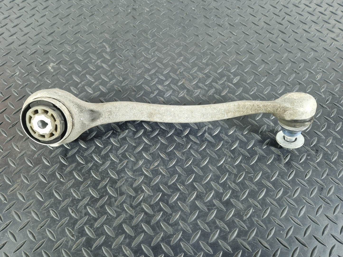 14-21 MERCEDES BENZ C200 W205 FRONT RIGHT LOWER CONTROL ARM WISHBONE A2053301405