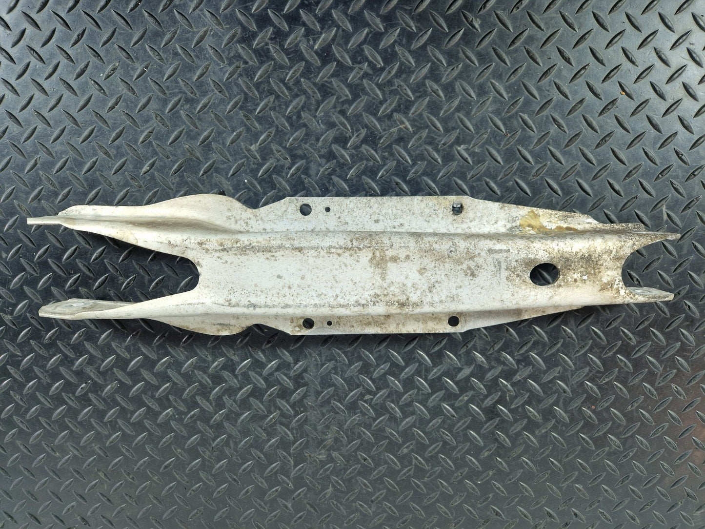 13-19 MERCEDES BENZ CLA C117 REAR LOWER CONTROL ARM SPRING LINK A2463520202