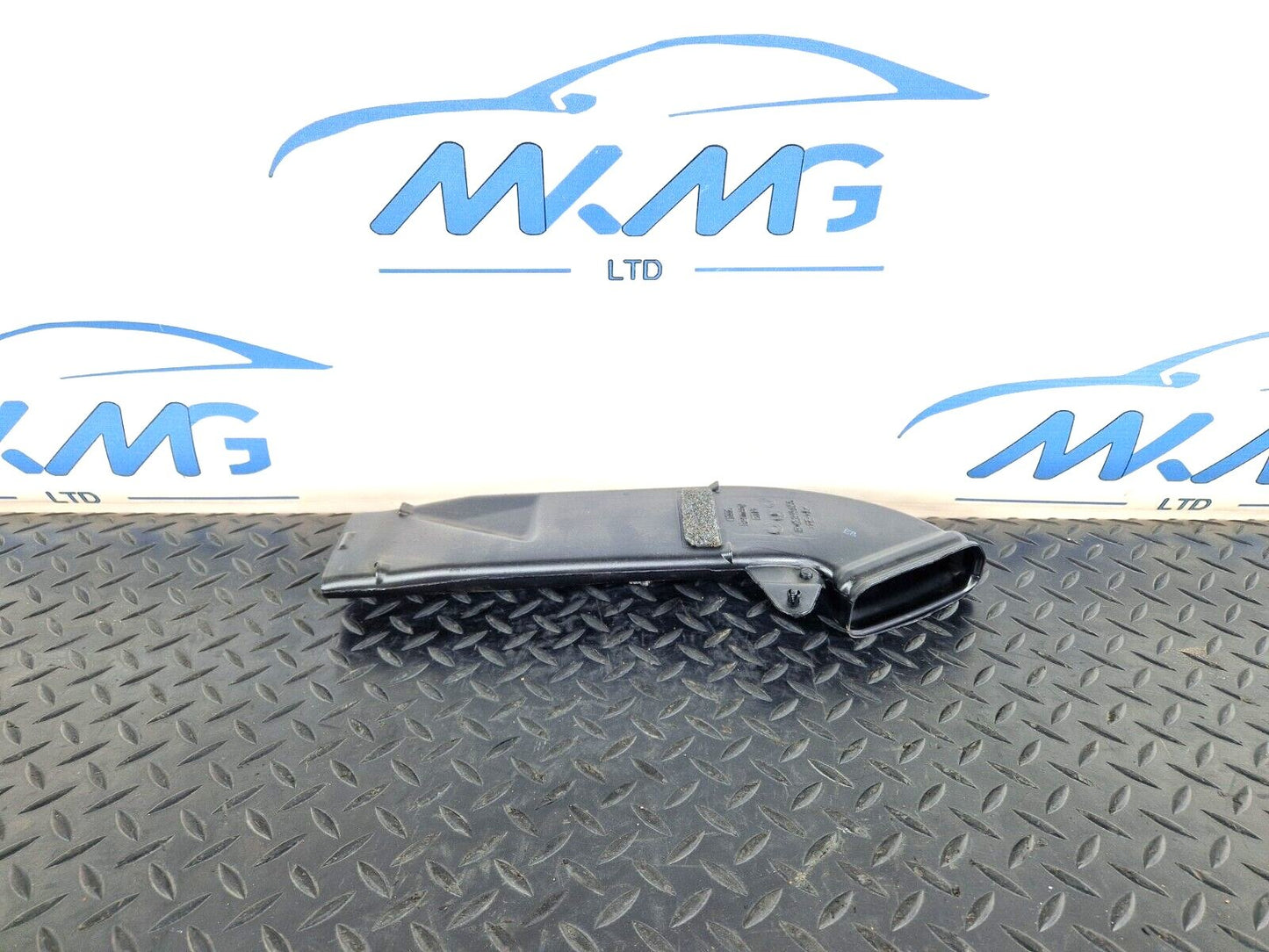 16-19 AUDI A4 AVANT B9 S-LINE RIGHT FRONT DASH VENT AIR CHANNEL 8W2819656