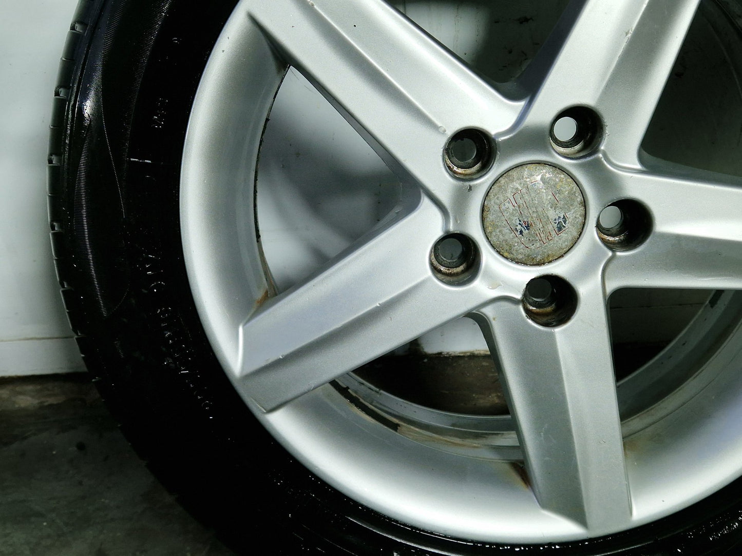 Seat Leon MK2 16" Alloy Wheel with Tyre 205/55/16 ~6mm 5P0601025K