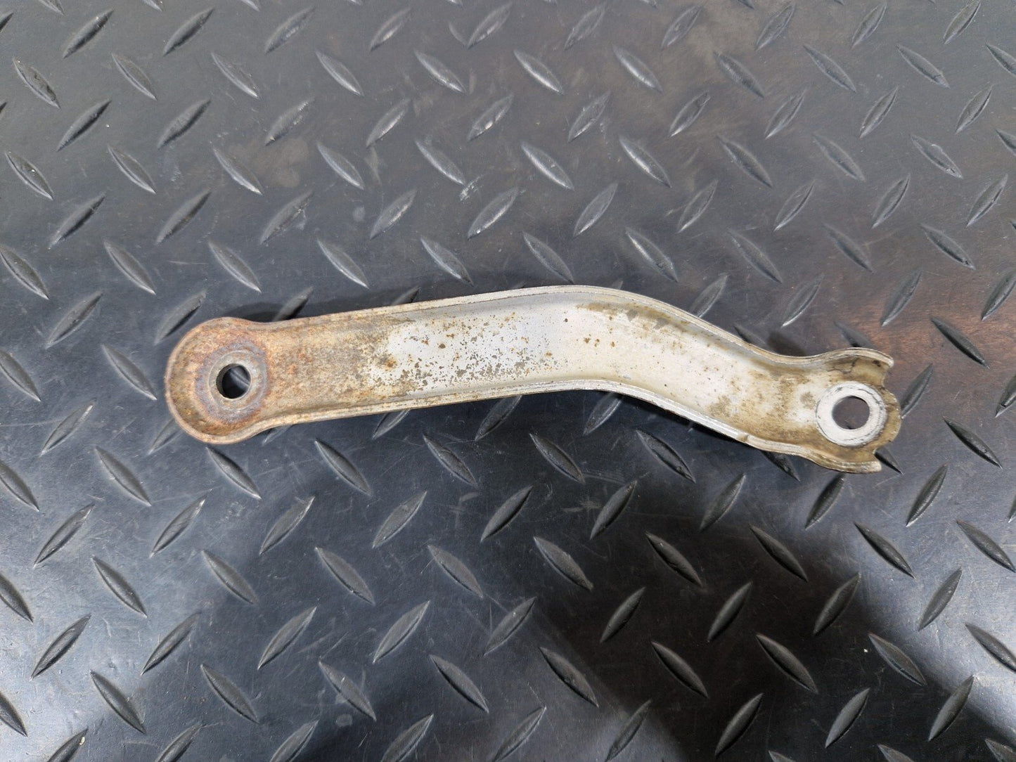 18-ON MERCEDES BENZ SPRINTER W907 TURBO SUPPORT BRACKET A6510962840