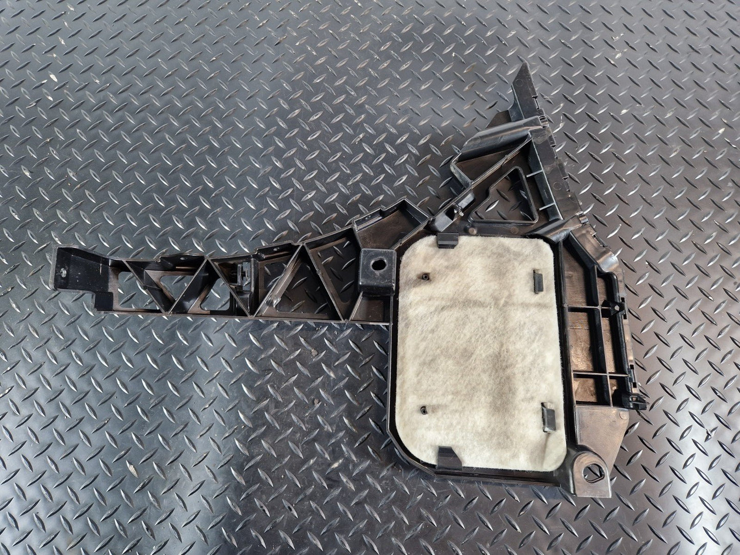 11-19 MERCEDES BENZ ML W166 OEM REAR RIGHT BUMPER SUPPORT BRACKET A1668851221