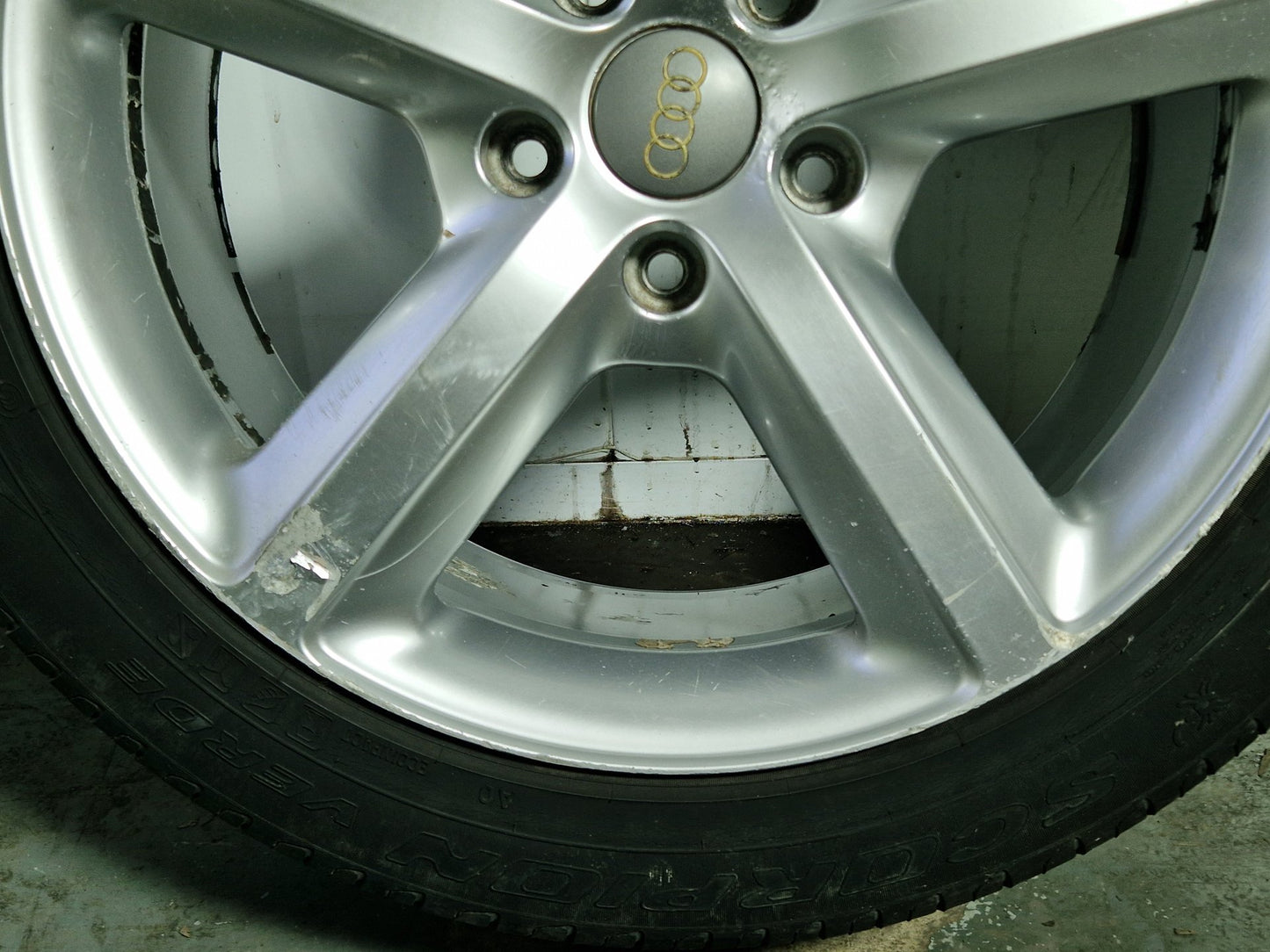 Audi Q7 4L 20" Alloy Wheel with Tyre 255/45/20 ~3mm 4L0601025BD 4L0601025BE