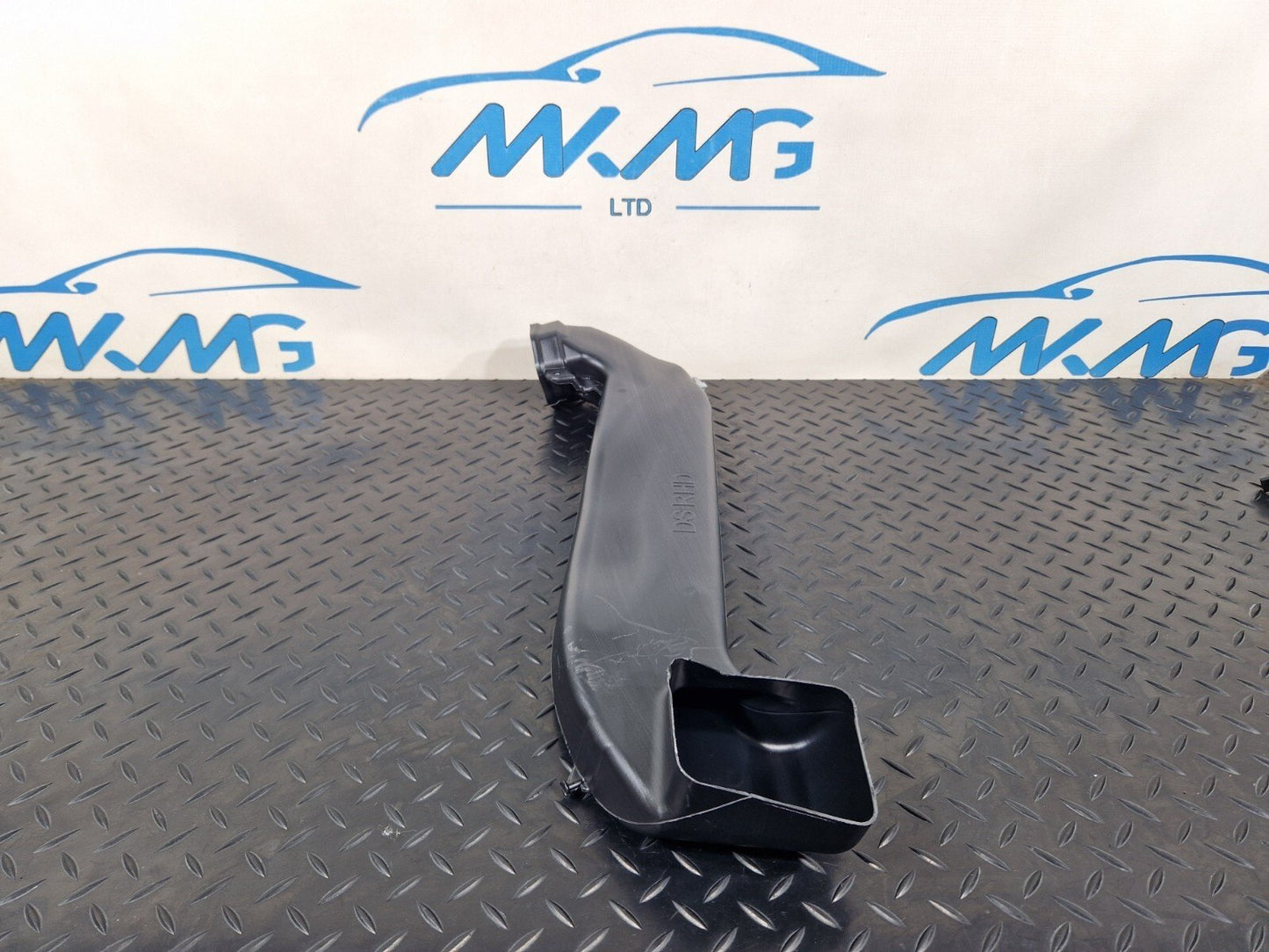 18-ON MERCEDES A CLASS W177 RIGHT SIDE DASHBOARD AIR INTAKE DUCT VENT 3308261