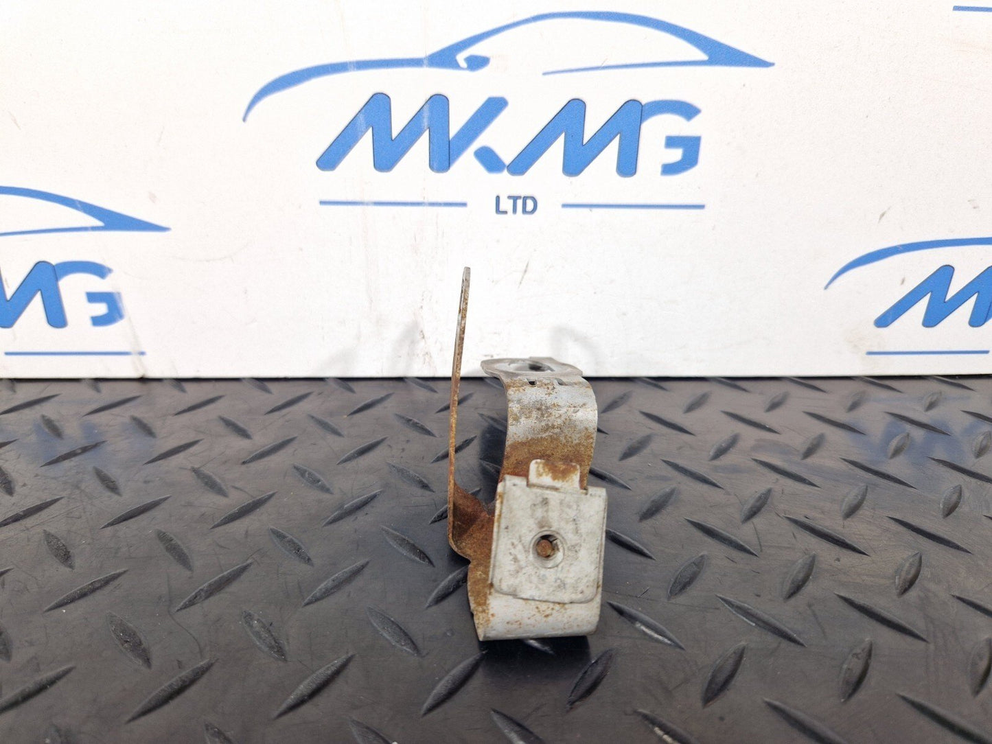 14-21 MERCEDES BENZ W205 OEM FRONT RIGHT SIDE O/S SLAM PANEL BRACKET A2055240240