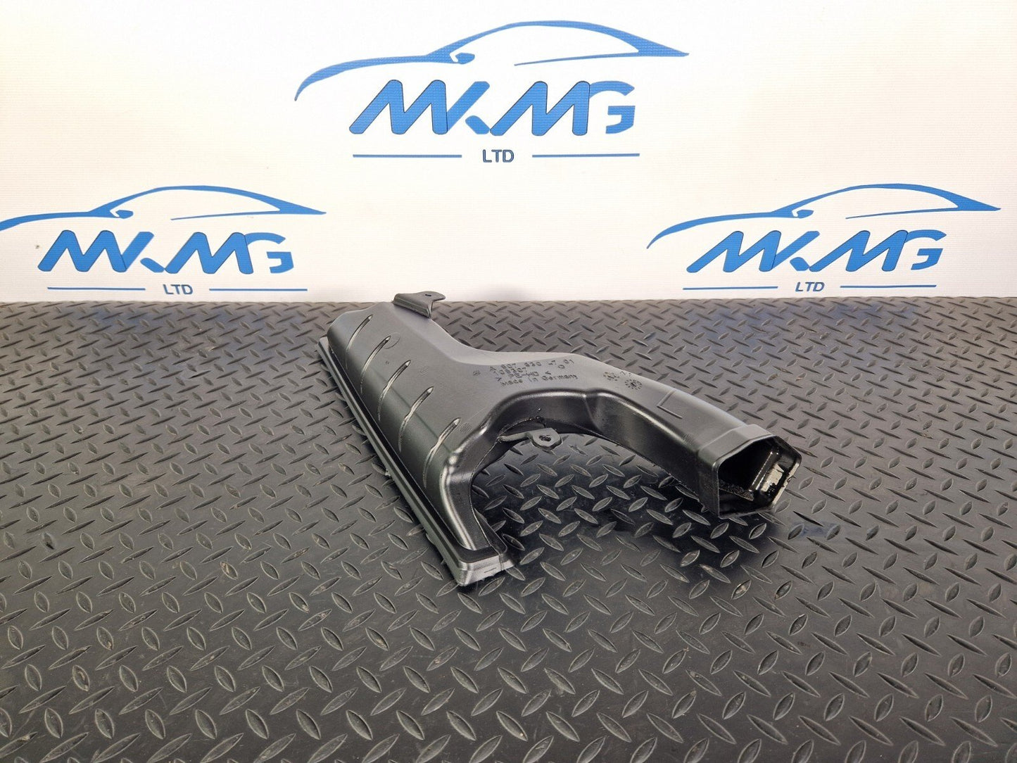 18-ON MERCEDES BENZ SPRINTER W907 W910 OEM AIR VENT DUCT A9078304701