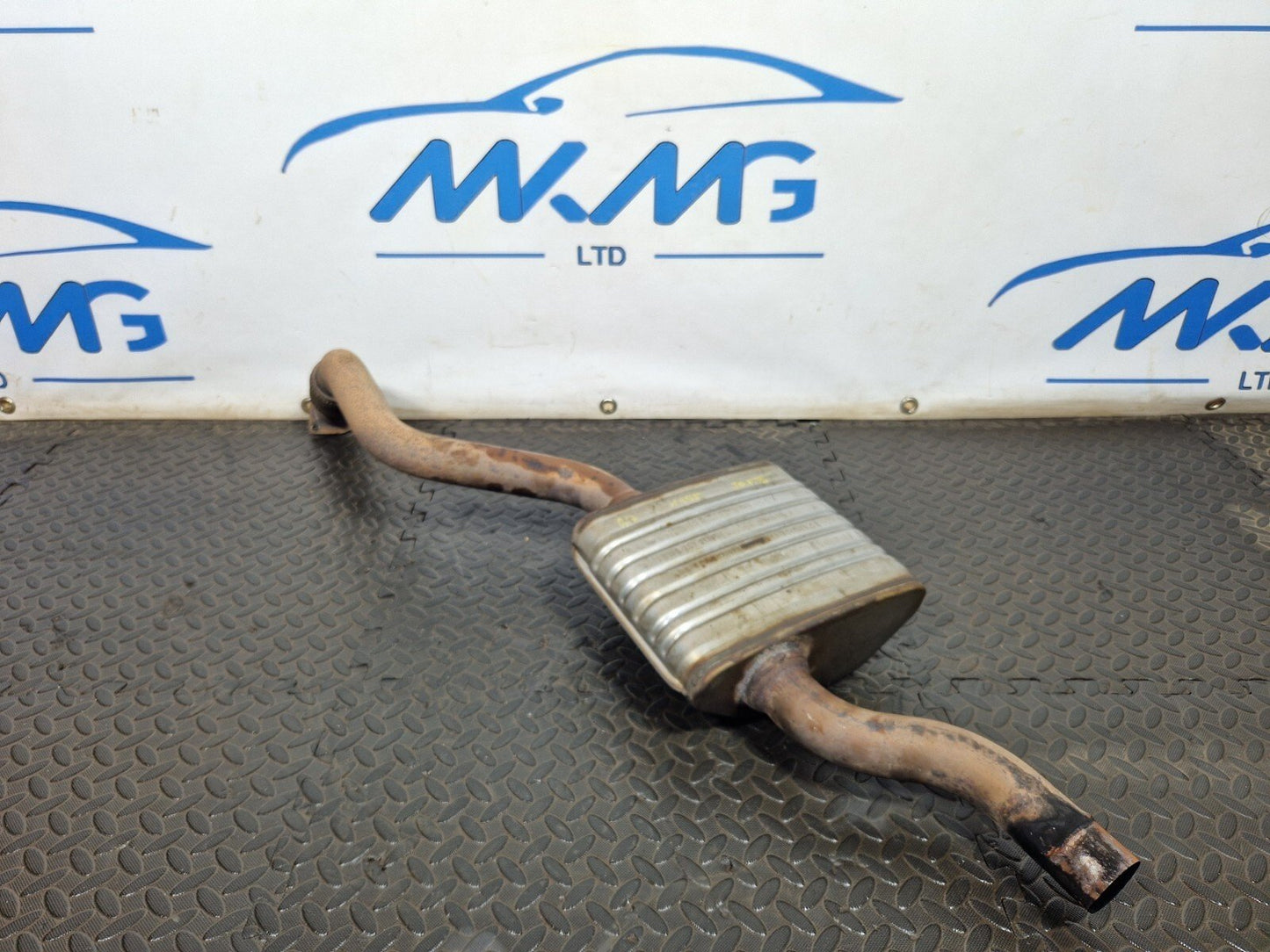 16-ON AUDI A4 B9 EXHAUST SILENCER CENTRE BOX 8W0253211F
