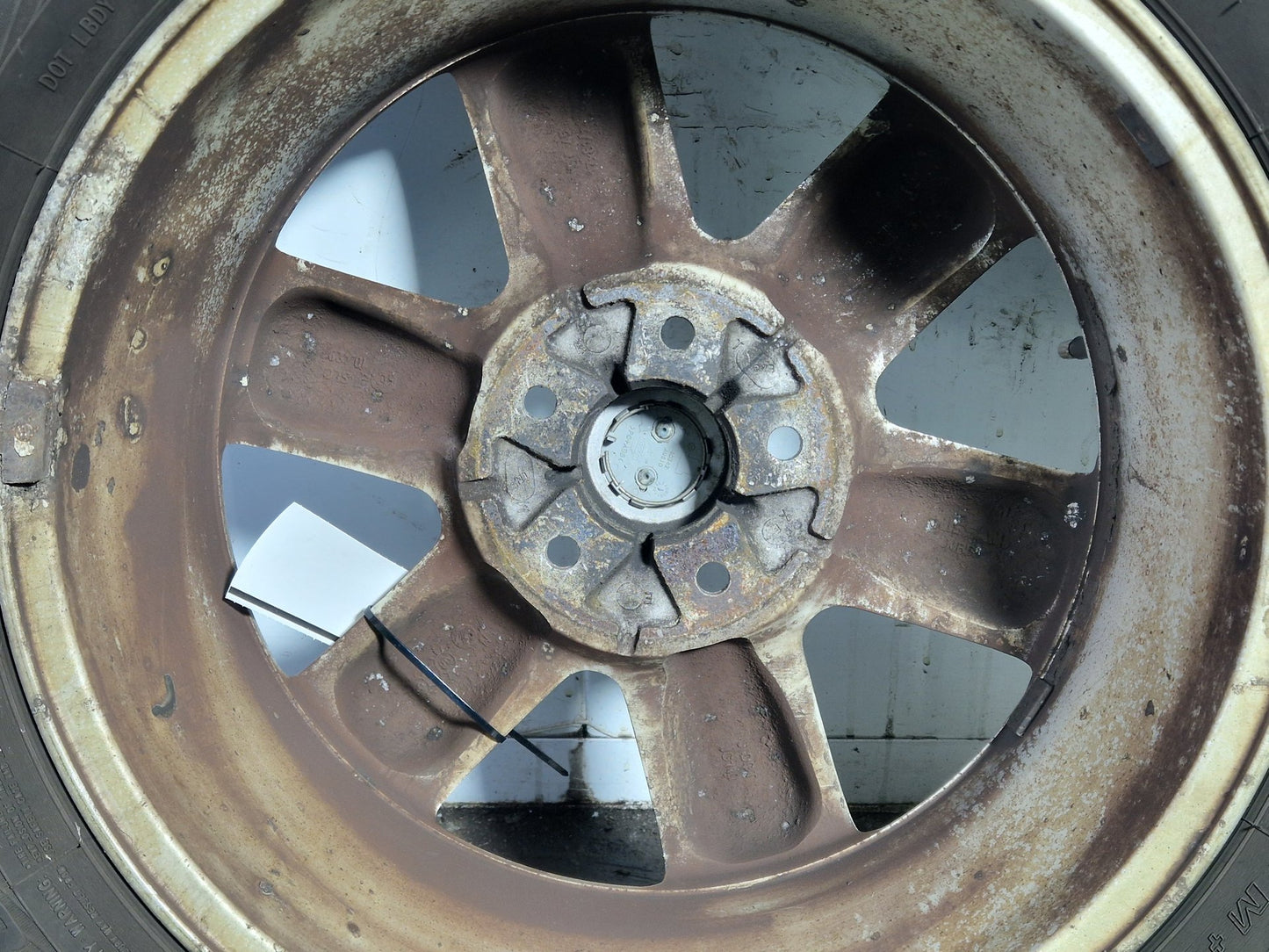 Nissan X-Trail MK2 (T31) 17" Alloy Wheel with Tyre 215/60/17 ~5mm
