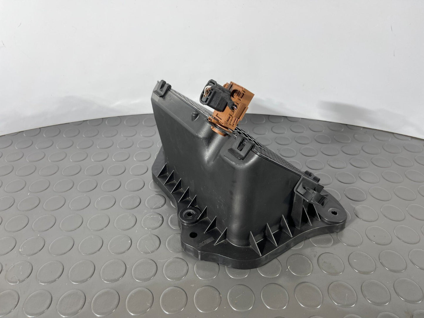 16-19 AUDI A4 B9 ESTATE GENUINE FRONT AIR INTAKE DUCT VENT 8W2819904A