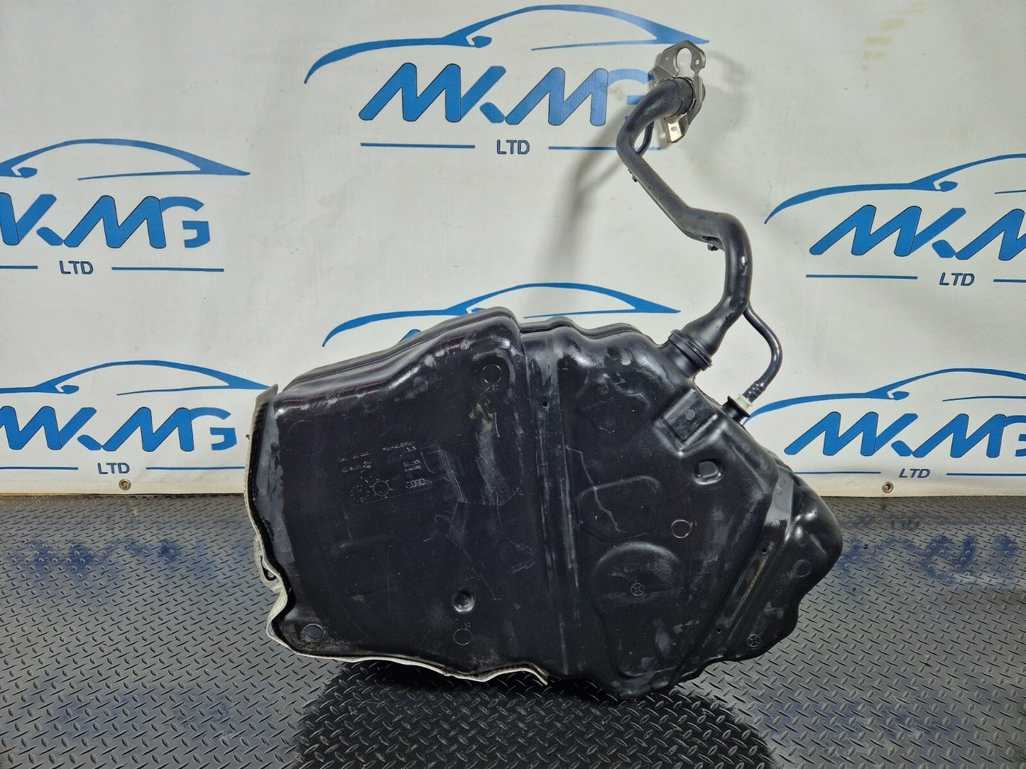 16-19 AUDI A4 AVANT B9 S-LINE DIESEL FUEL TANK WITH PUMP 8W0201021CG