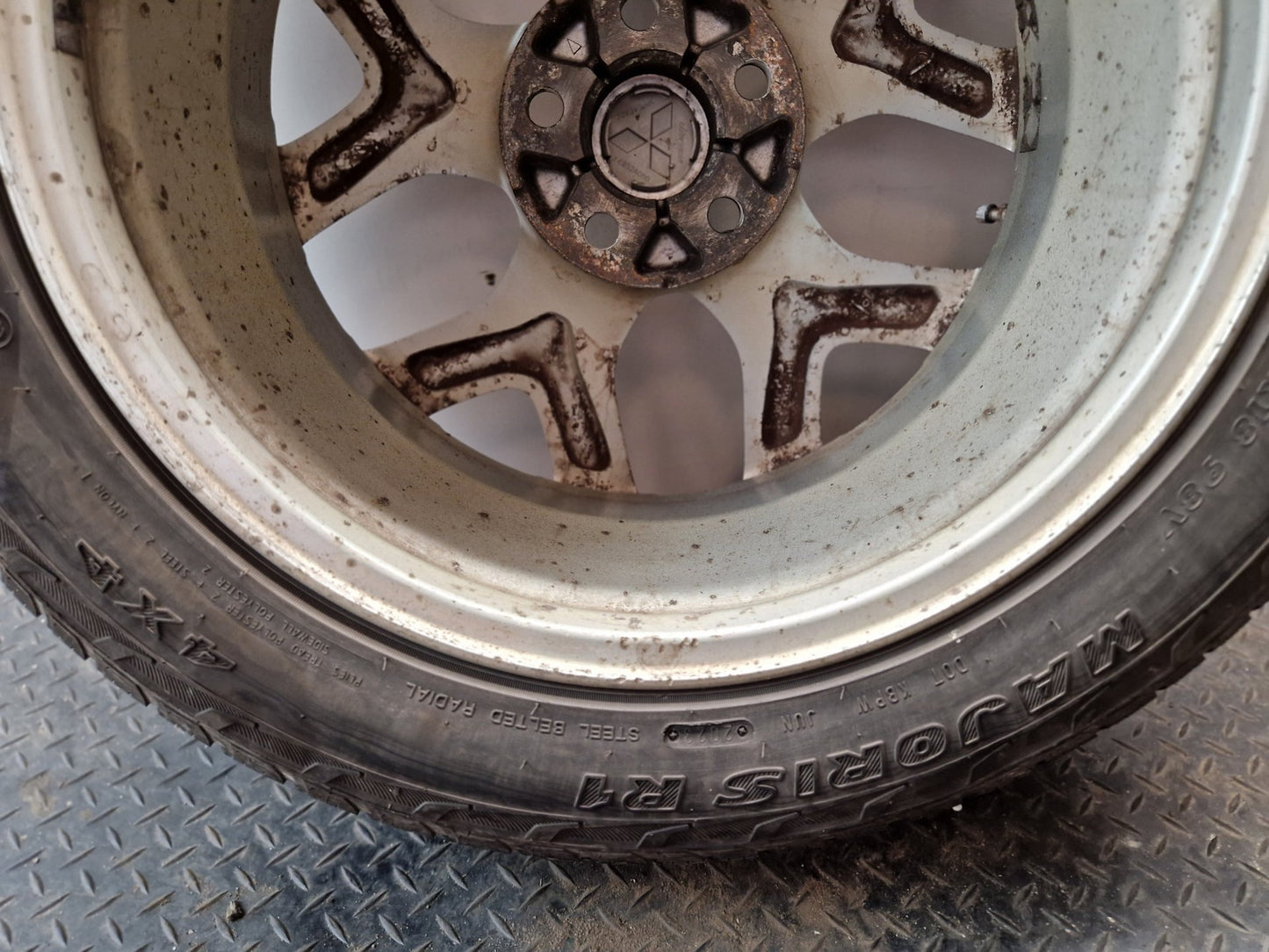 Mitsubishi Outlander MK3 (RE1) (GG2W) 18" Alloy Wheel with Tyre 225/55/18 ~6mm