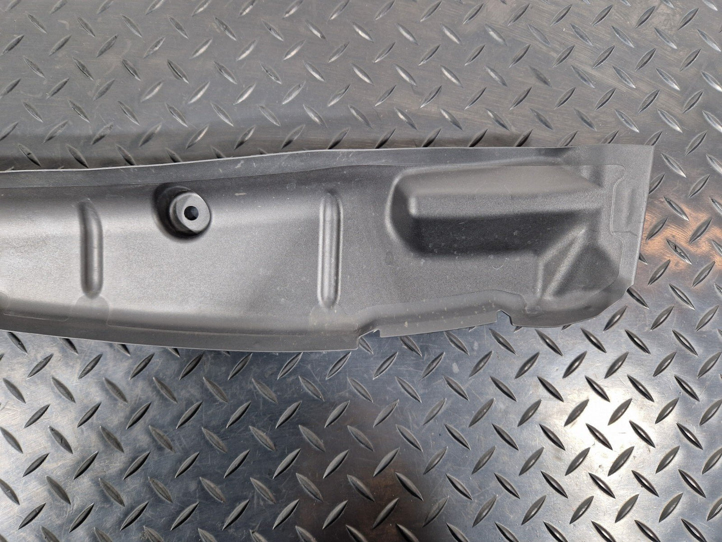 16-19 AUDI A4 B9 GENUINE FRONT RIGHT WING FILLER INSULATOR 8W0821112