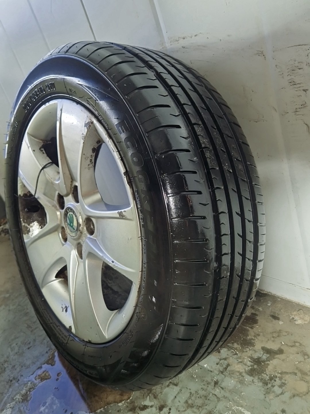 Skoda Octavia MK2 FL - 1Z 16" Alloy Wheel with Tyre ~7mm 205/55/16 1Z0601025T