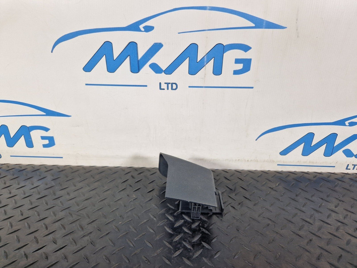 19-ON MERCEDES BENZ B CLASS W247 FRONT LEFT SEAT INTERIOR RAIL COVER A2479190300