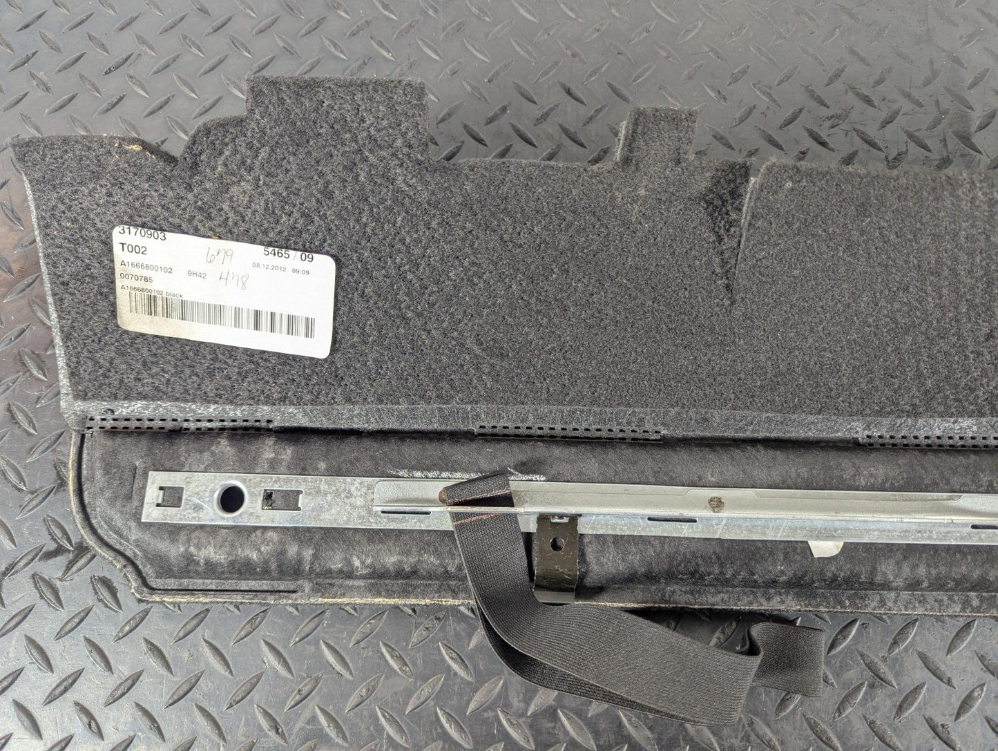 11-19 MERCEDES BENZ ML W166 GENUINE TRUNK BOOT TRIM PANEL A1666800102