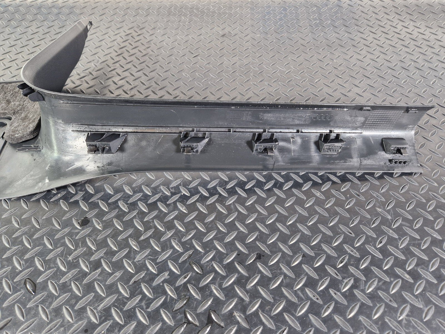 16-19 AUDI A4 B9 FRONT LEFT SIDE KICK PANEL SKIRT TRIM COVER 8W2867271A