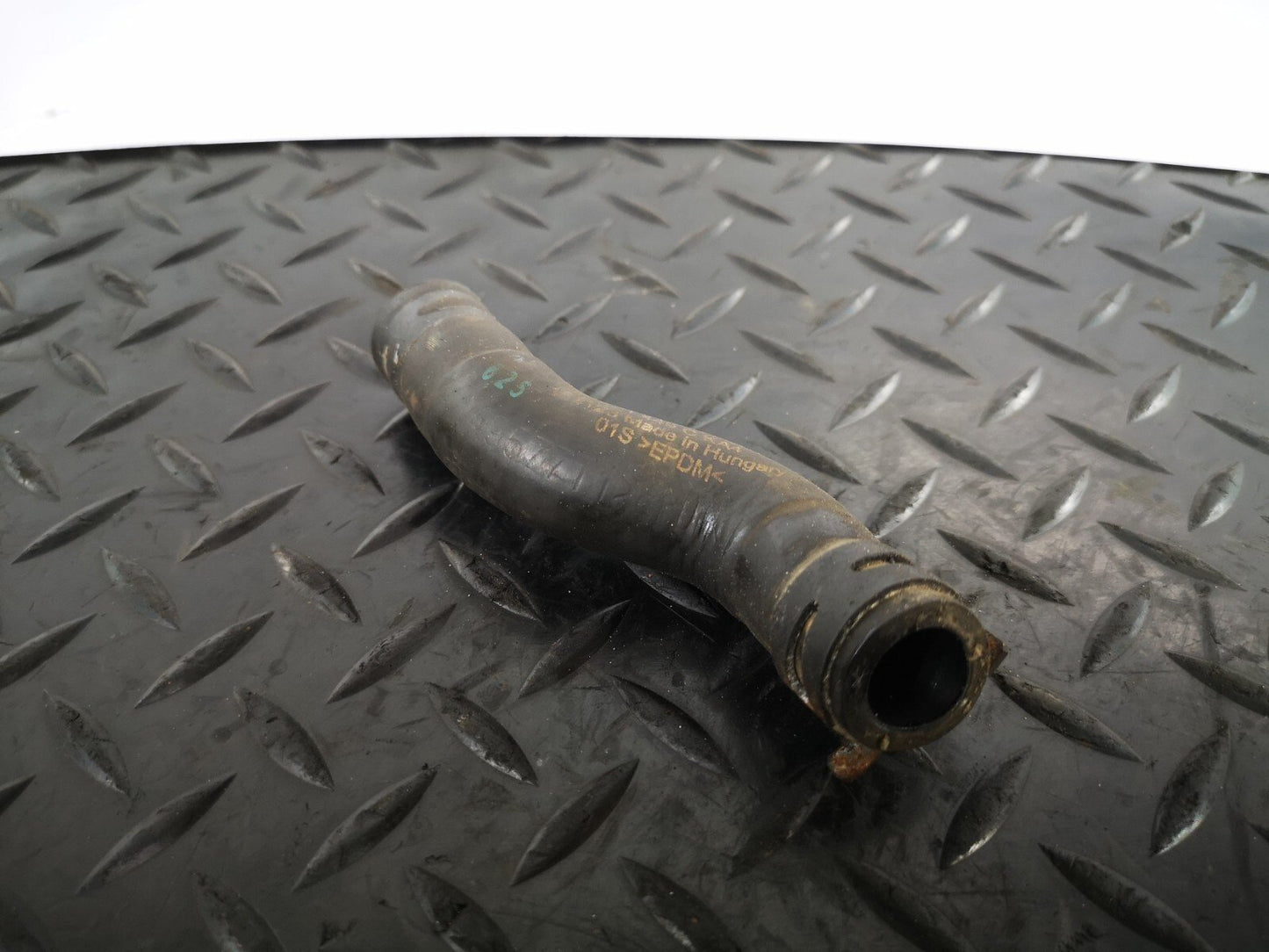 16-19 AUDI A4 B9 S-LINE GENUINE V6 3.0TDI CSW ENGINE COOLANT HOSE 8W0121449C