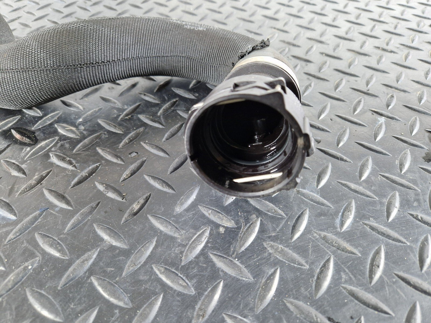 12-17 AUDI A5 S5 8T 3.0TFSi V6 WATER COOLANT HOSE PIPE 8K0121055B