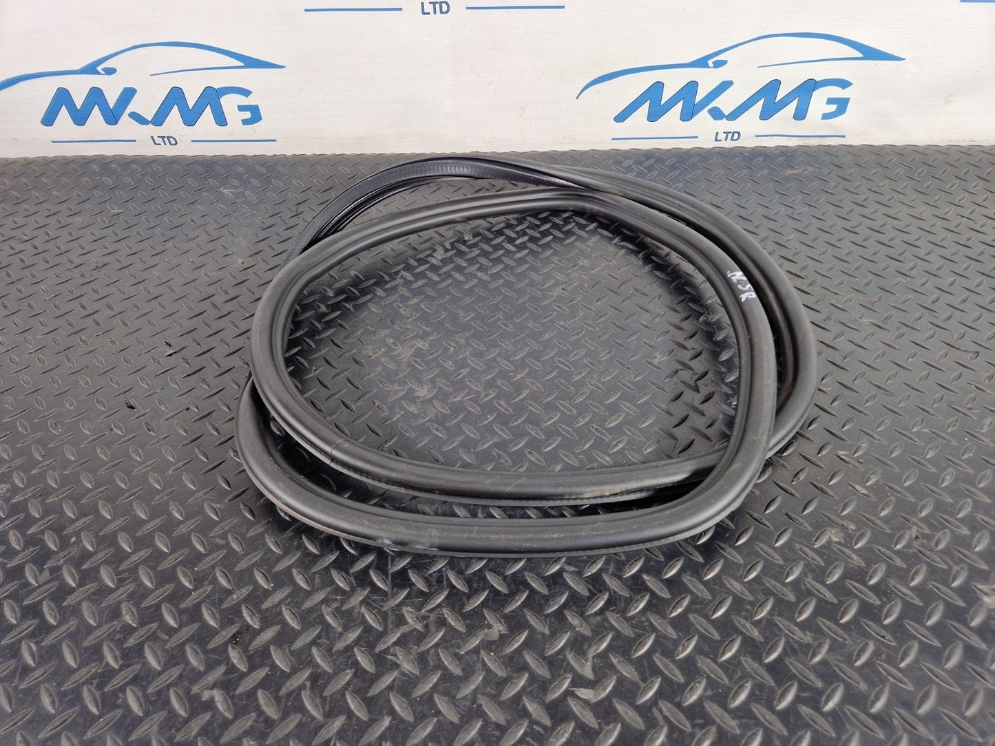 19-ON RANGE ROVER EVOQUE L551 GENUINE REAR LEFT N/S DOOR SEAL K8D2-253A10-AC