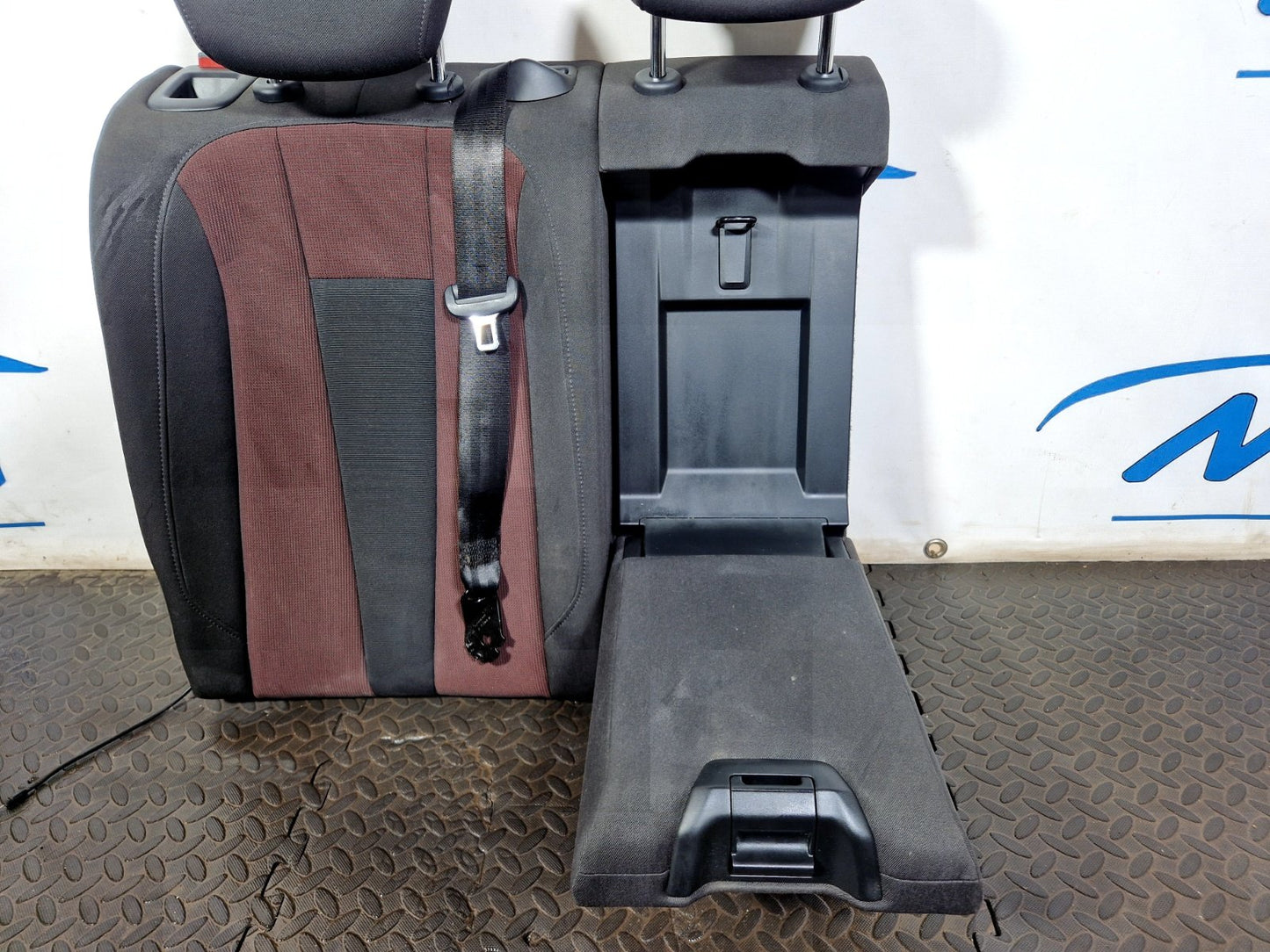 16-19 AUDI A4 B9 16-19 AUDI A4 B9 REAR RIGHT DRIVER SIDE CLOTH SEAT & HEADREST